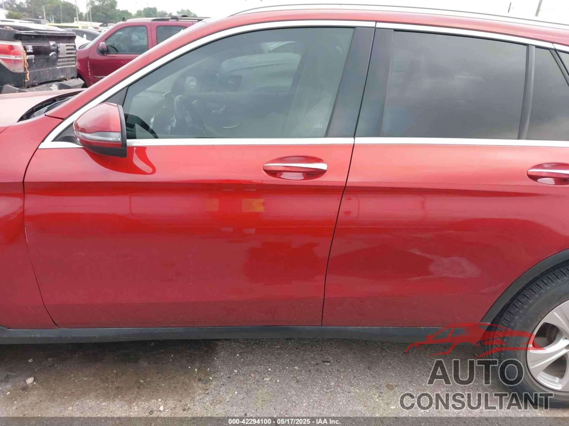 MERCEDES-BENZ GLC 300 2018 - WDC0G4KB7JV082647