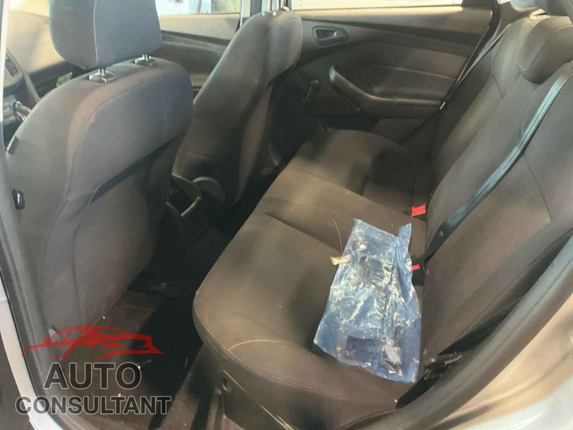 FORD FOCUS 2016 - 1FADP3E23GL366171
