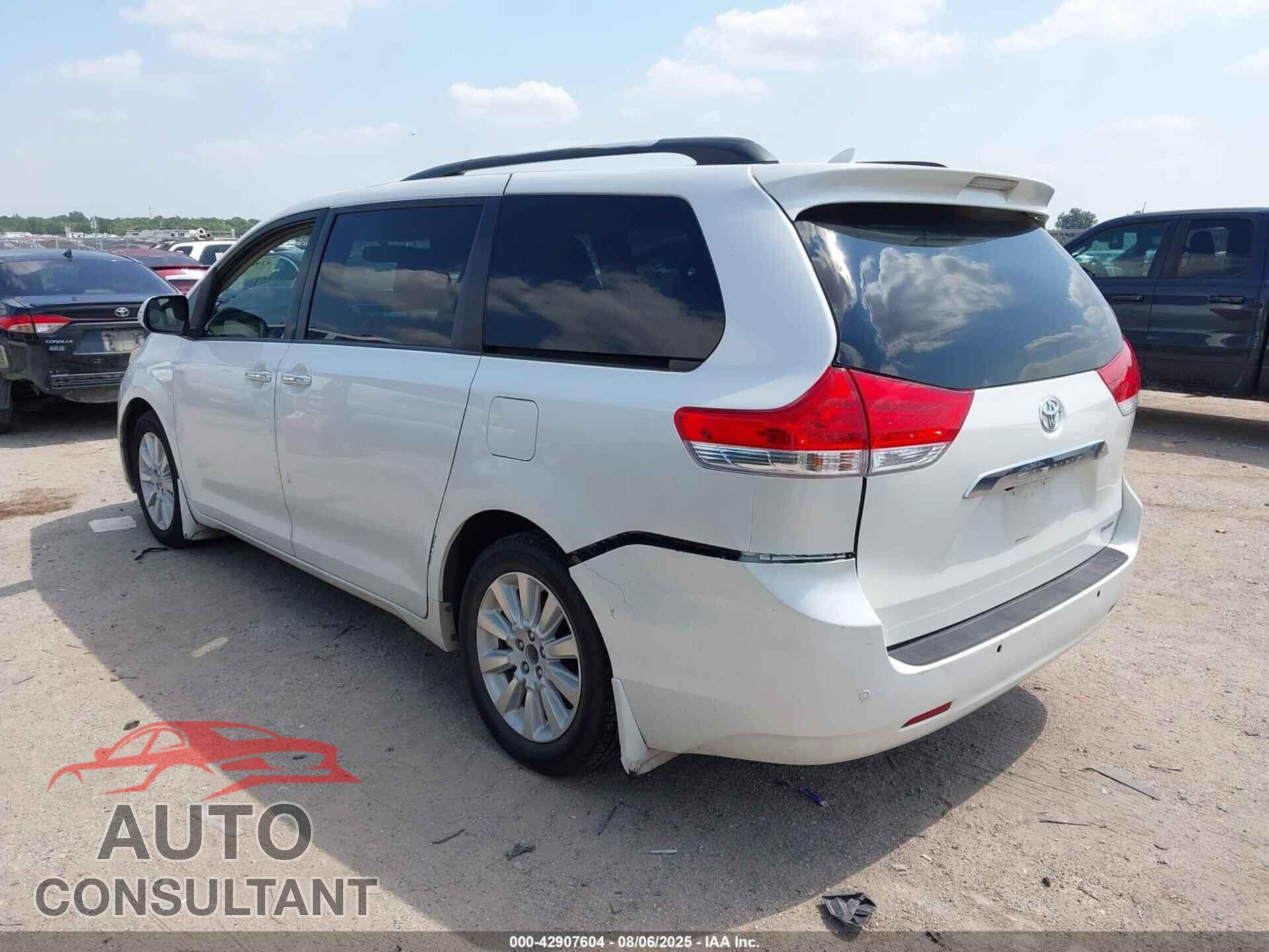 TOYOTA SIENNA 2013 - 5TDYK3DC2DS347318