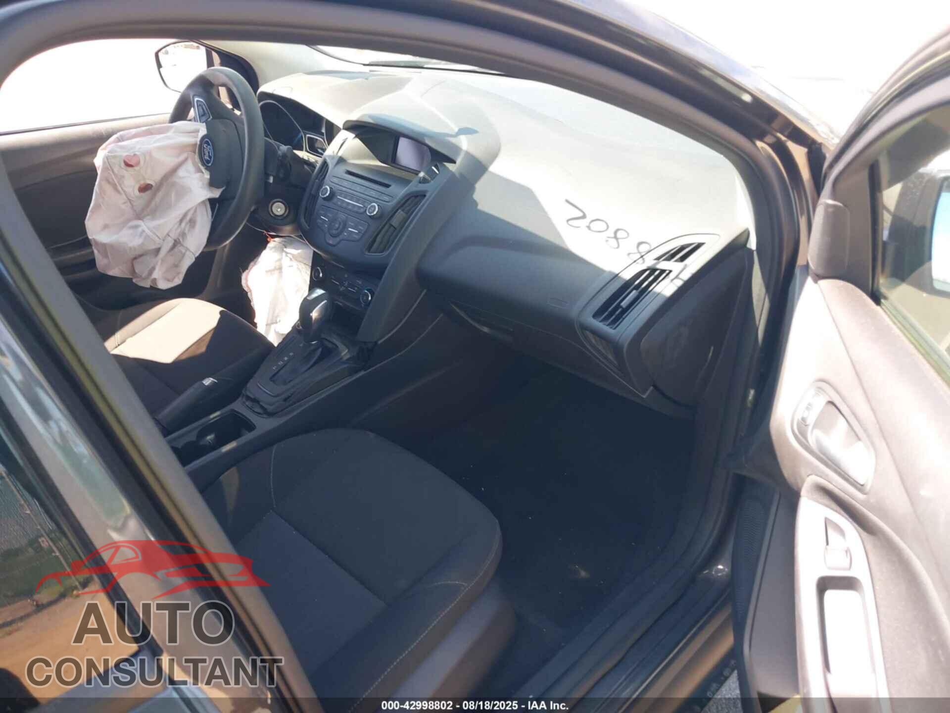FORD FOCUS 2015 - 1FADP3F29FL209760