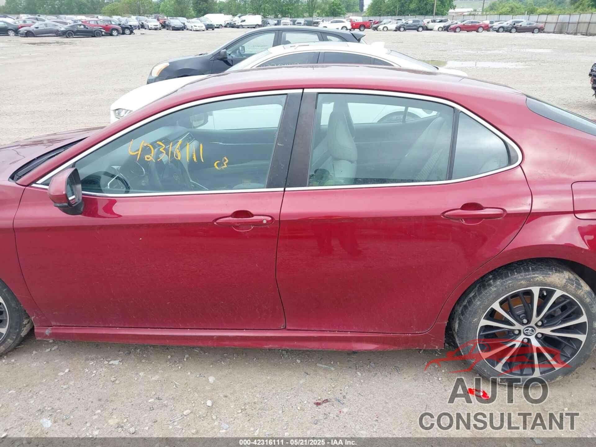 TOYOTA CAMRY 2018 - 4T1B11HK3JU553992
