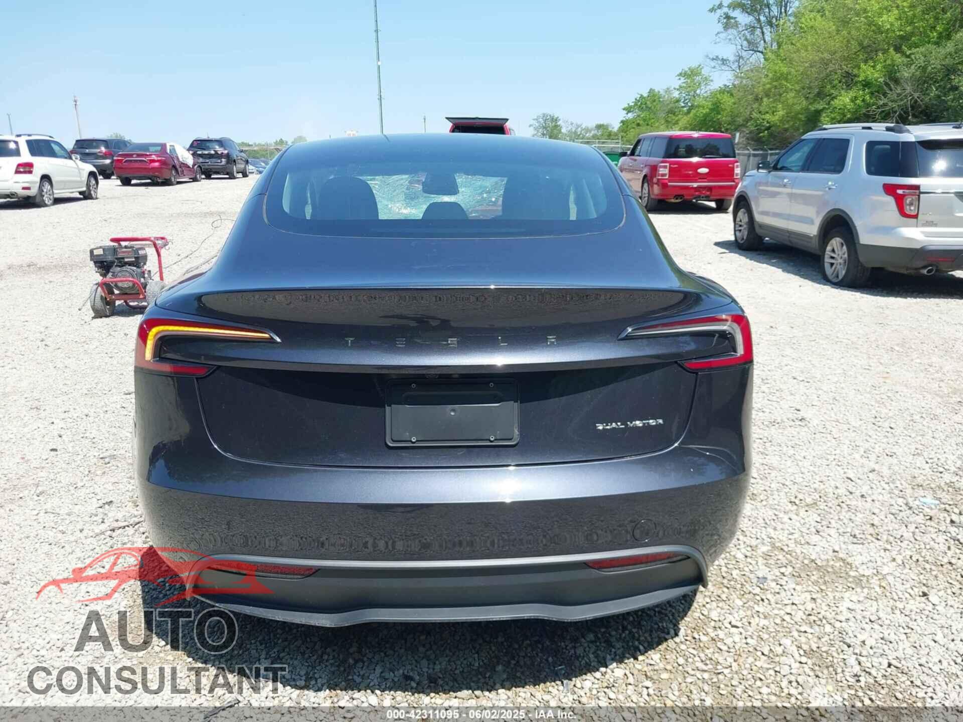 TESLA MODEL 3 2024 - 5YJ3E1EB4RF834351