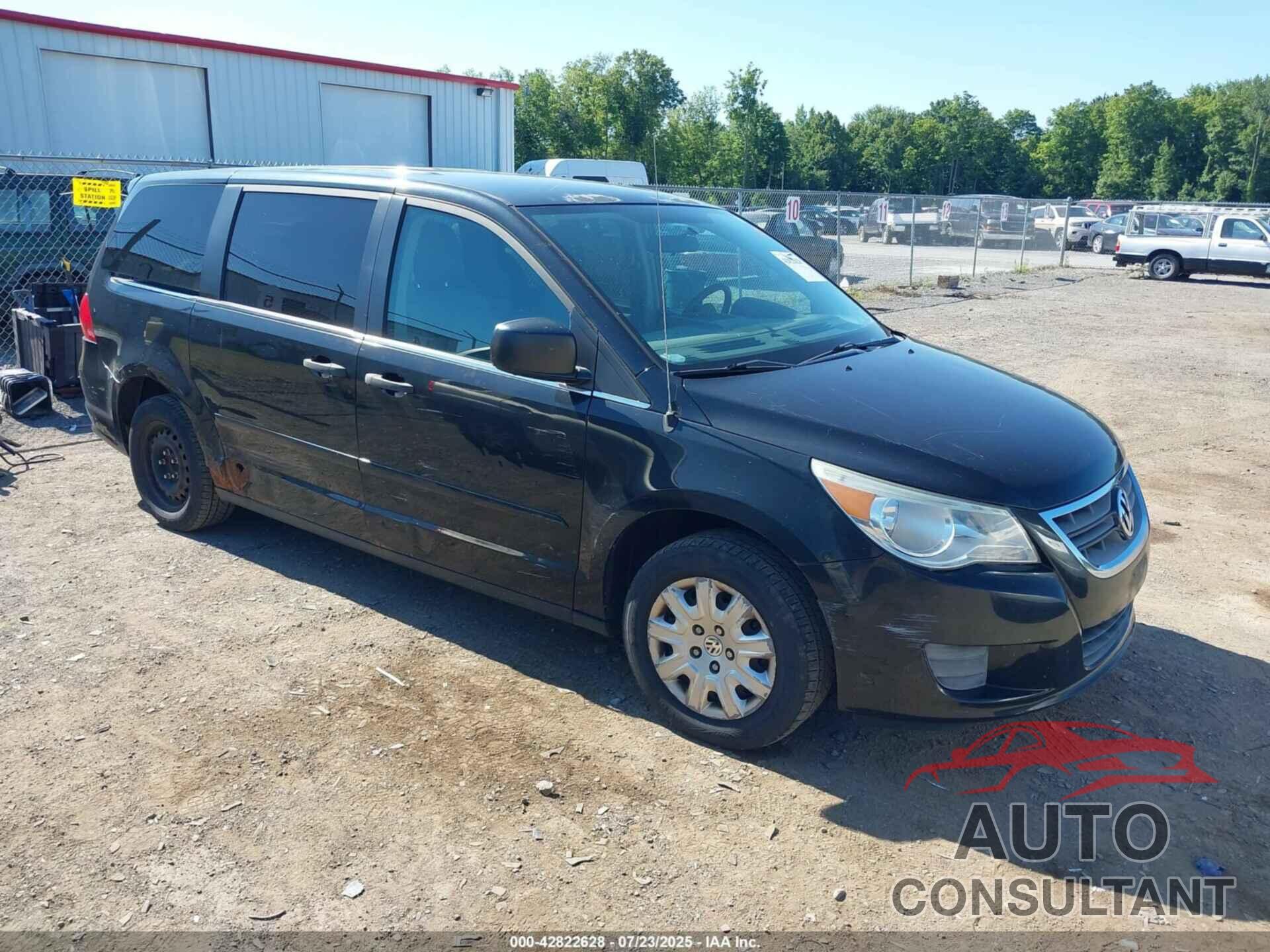 VOLKSWAGEN ROUTAN 2011 - 2V4RW4DG8BR695704