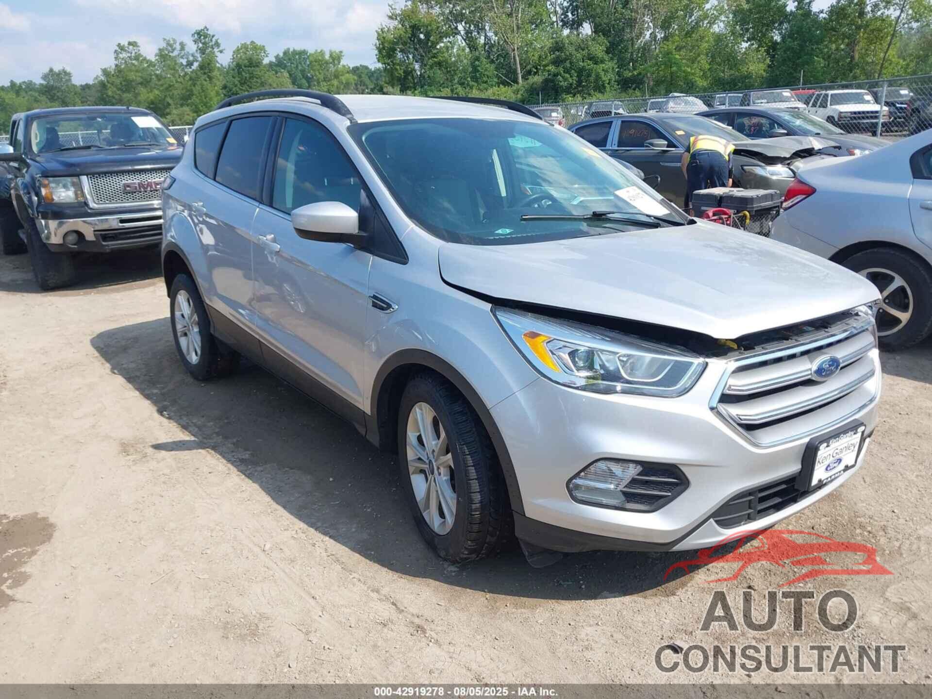 FORD ESCAPE 2017 - 1FMCU0GD5HUE03434