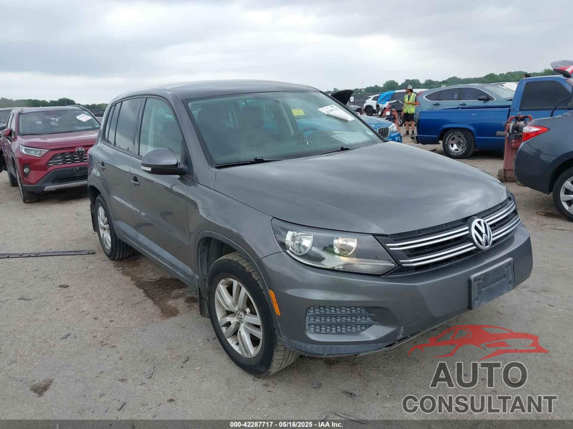 VOLKSWAGEN TIGUAN 2012 - WVGAV7AX8CW004451