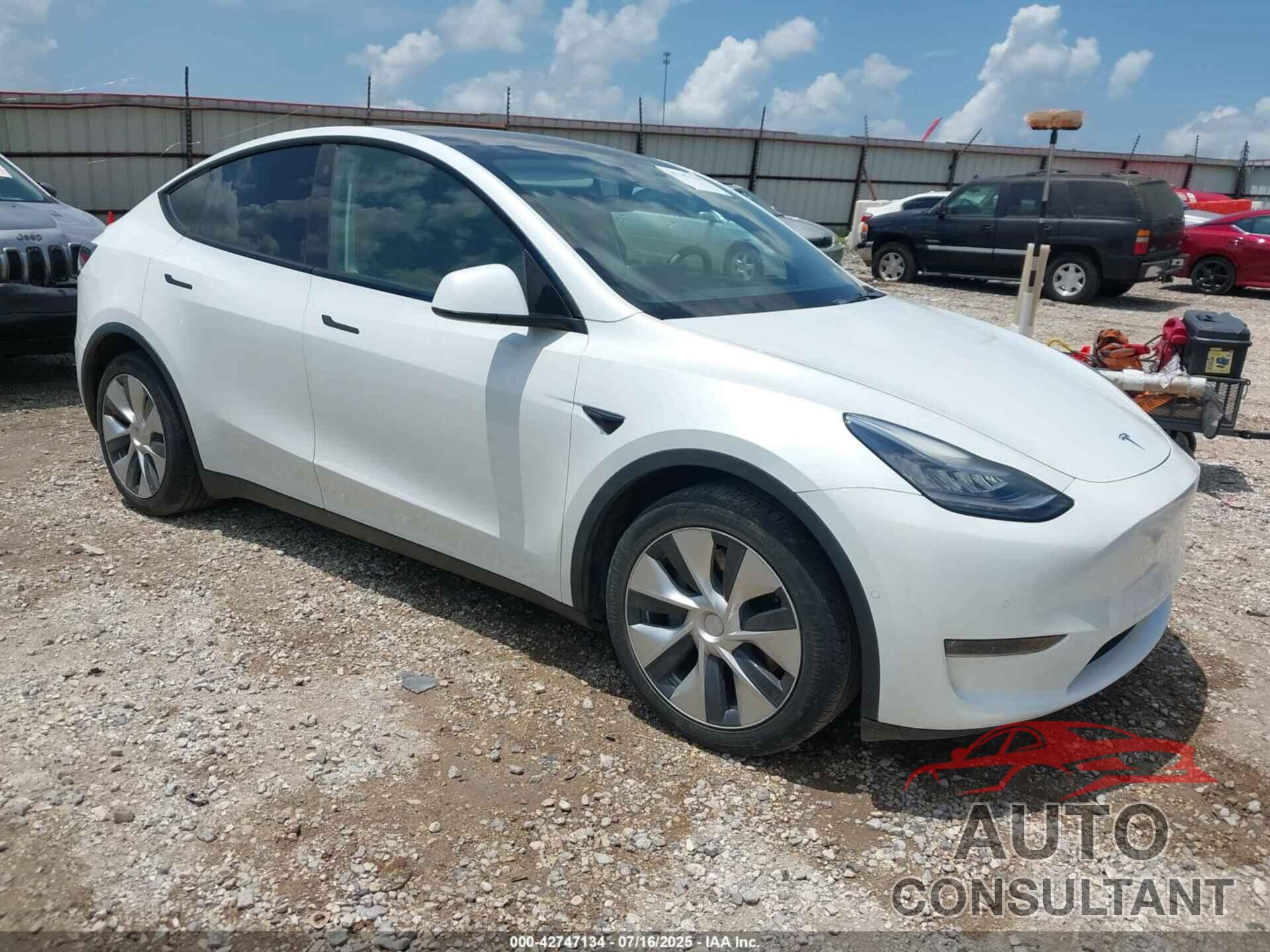 TESLA MODEL Y 2021 - 5YJYGDEEXMF096687