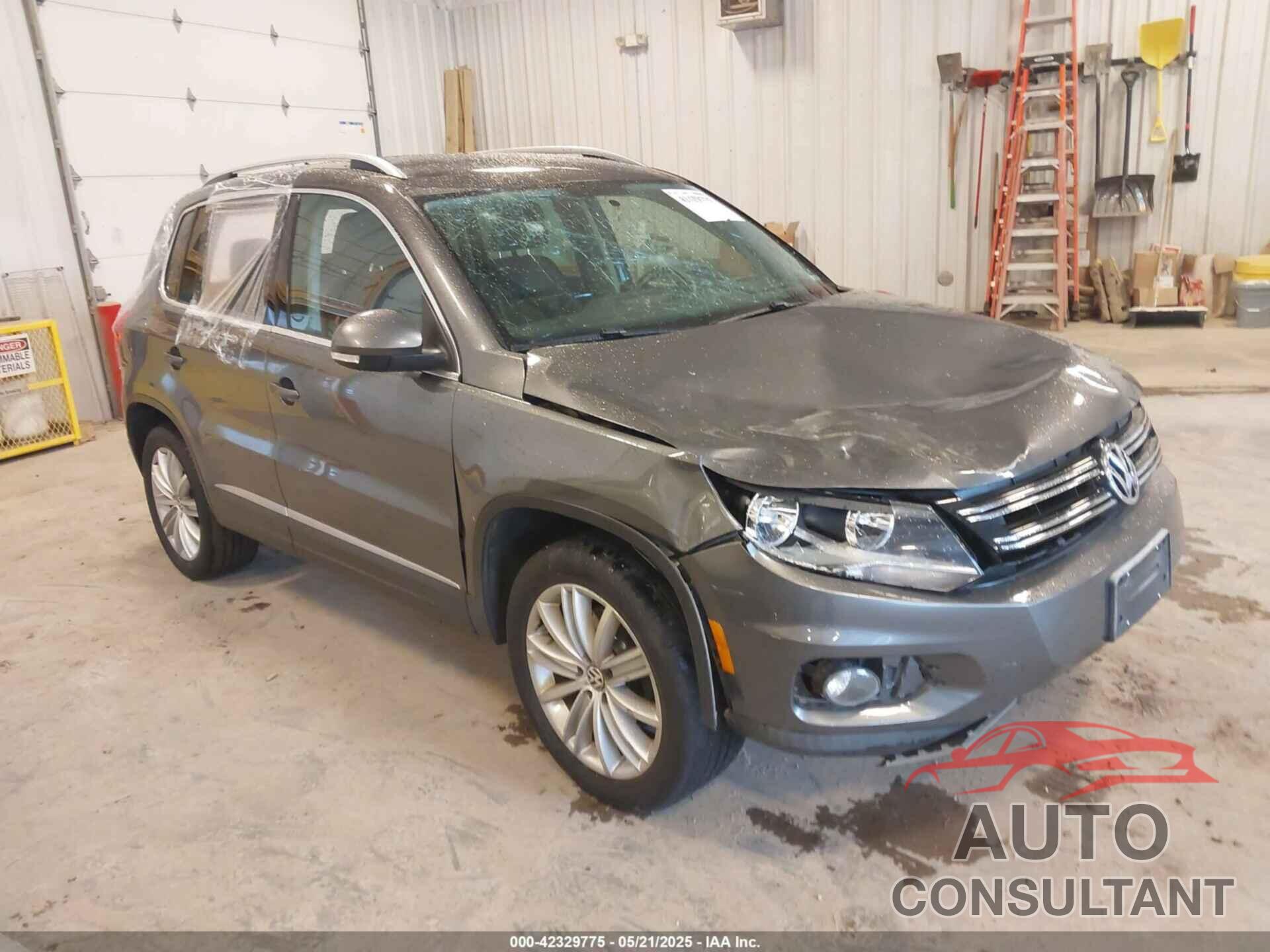 VOLKSWAGEN TIGUAN 2012 - WVGBV7AX6CW093750