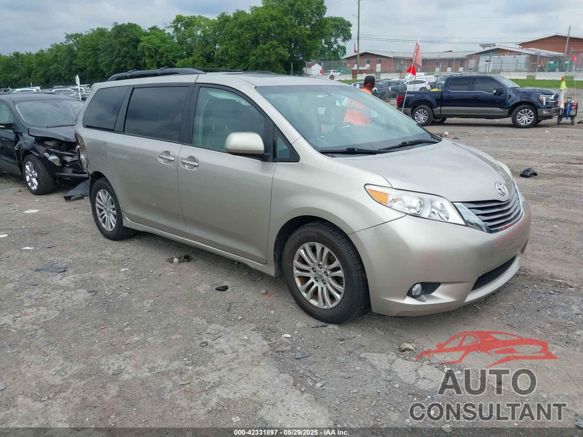 TOYOTA SIENNA 2015 - 5TDYK3DC9FS627434
