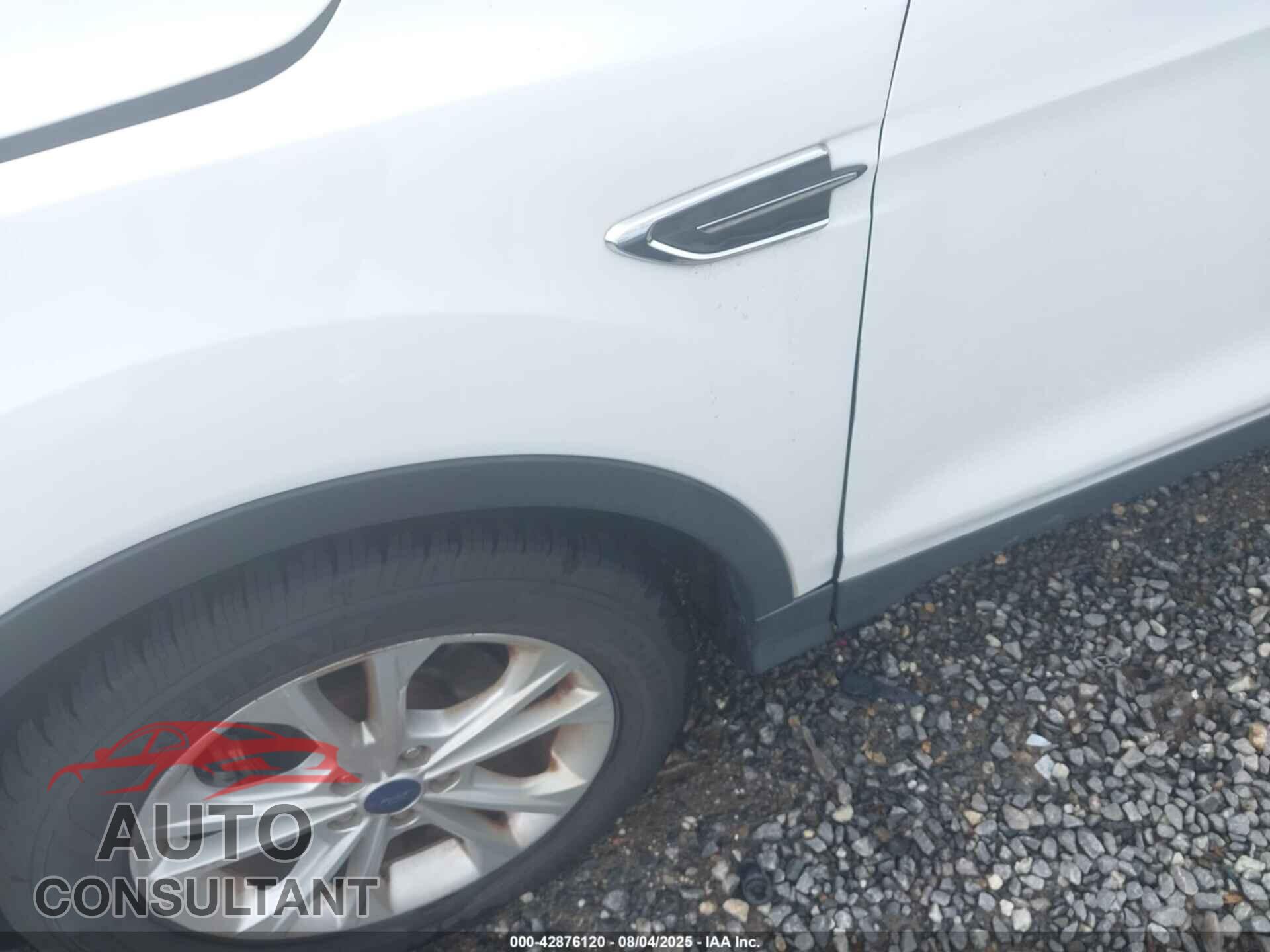 FORD ESCAPE 2017 - 1FMCU0GD3HUC55414