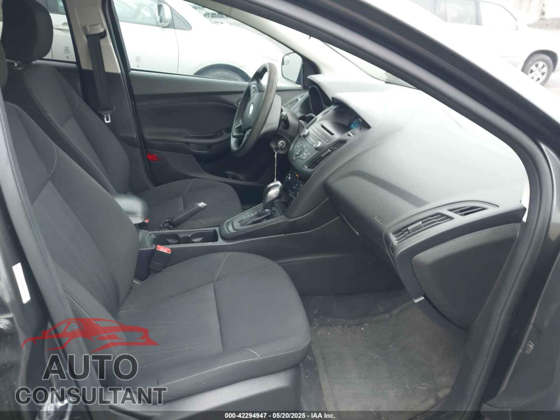 FORD FOCUS 2015 - 1FADP3K21FL213338