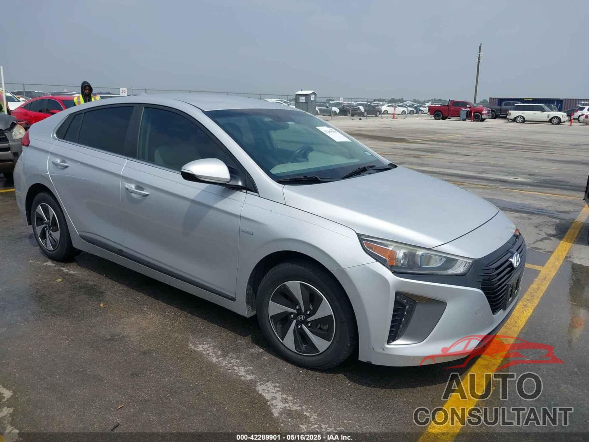 HYUNDAI IONIQ HYBRID 2017 - KMHC75LCXHU047211
