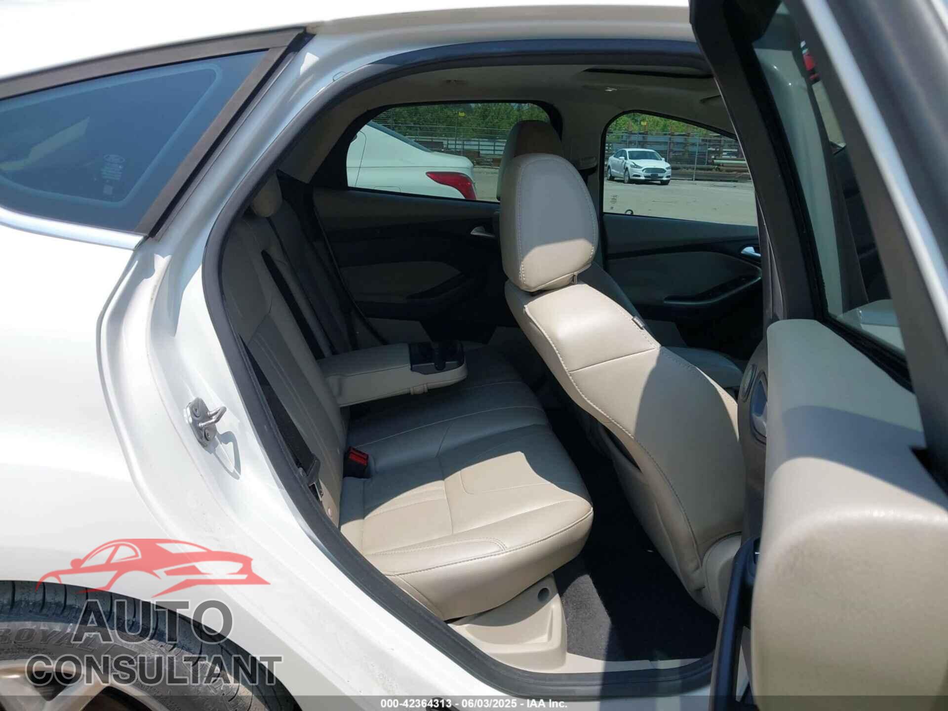 FORD FOCUS 2012 - 1FAHP3M21CL390174