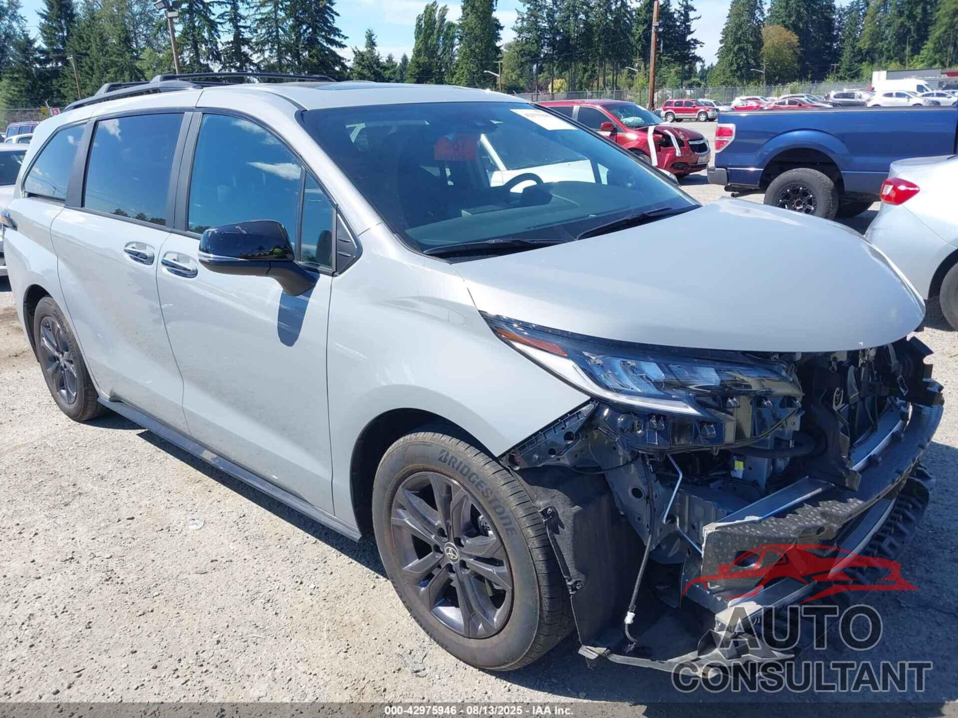 TOYOTA SIENNA 2025 - 5TDCSKFC5SS158628