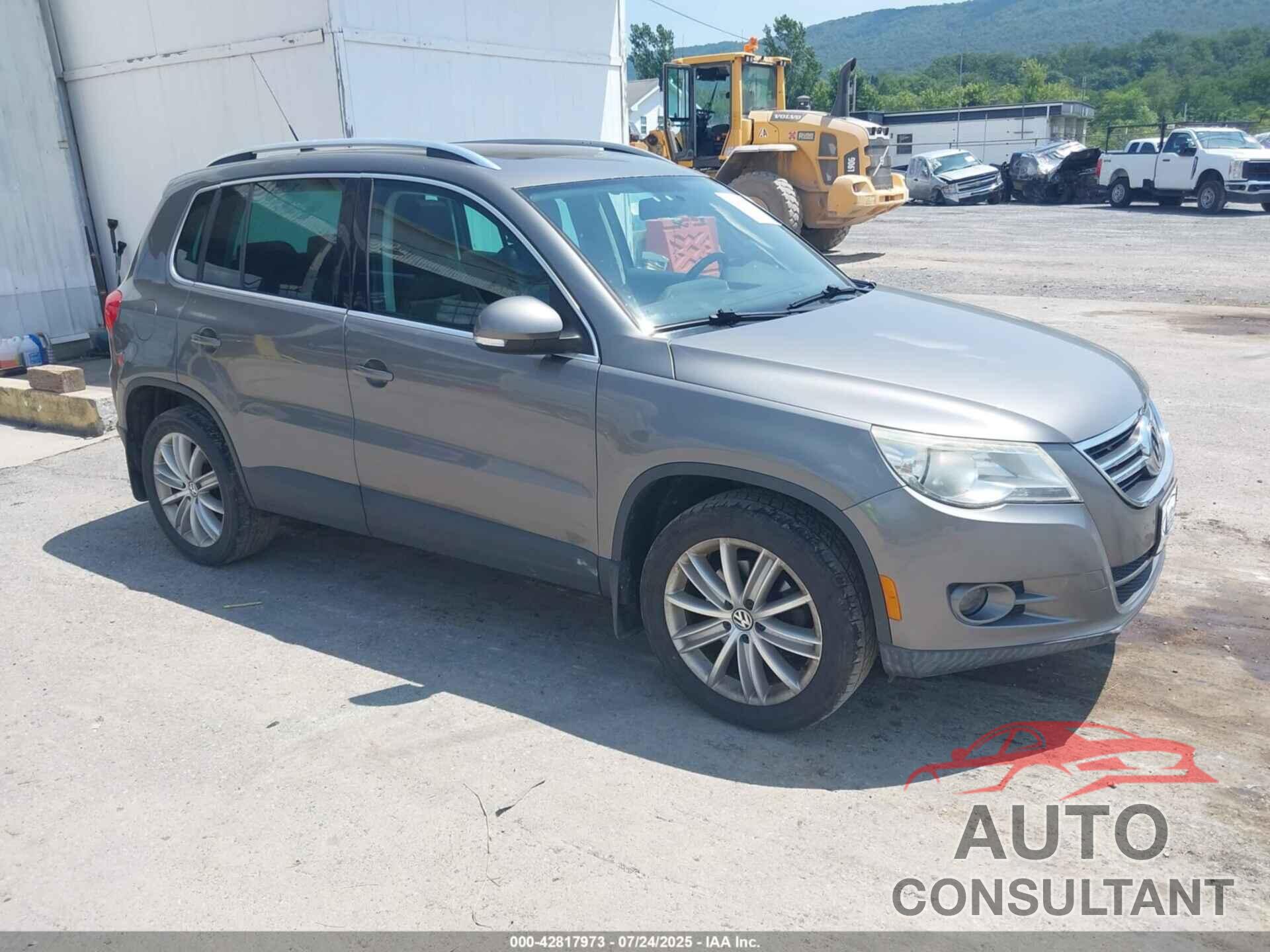 VOLKSWAGEN TIGUAN 2011 - WVGBV7AX4BW512905