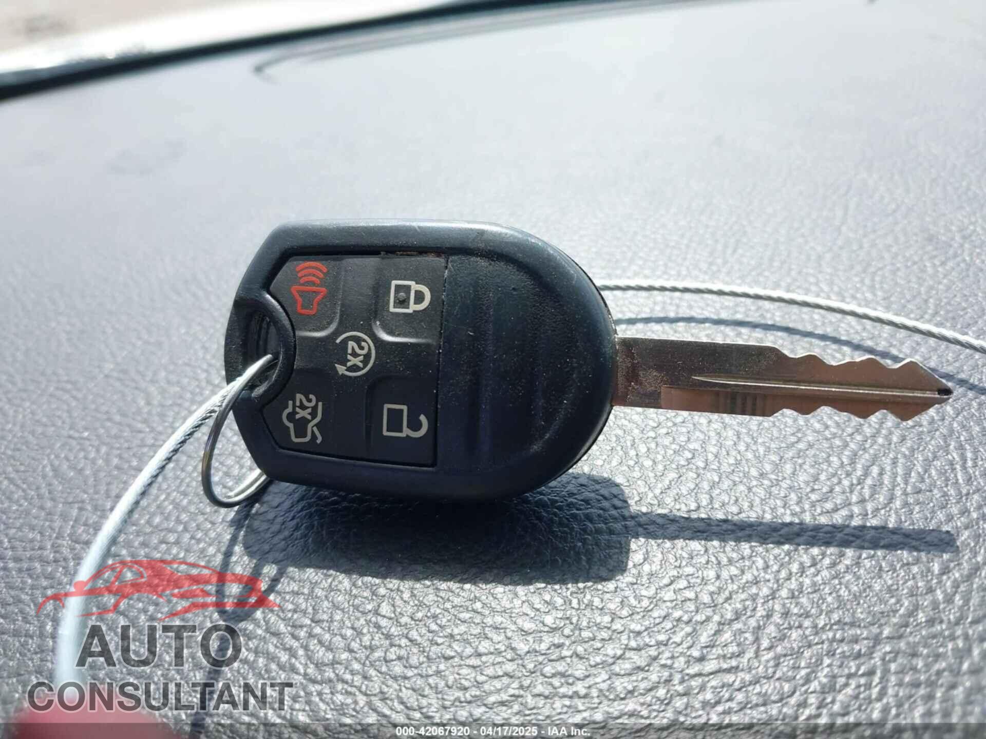 FORD TAURUS 2013 - 1FAHP2E89DG107558