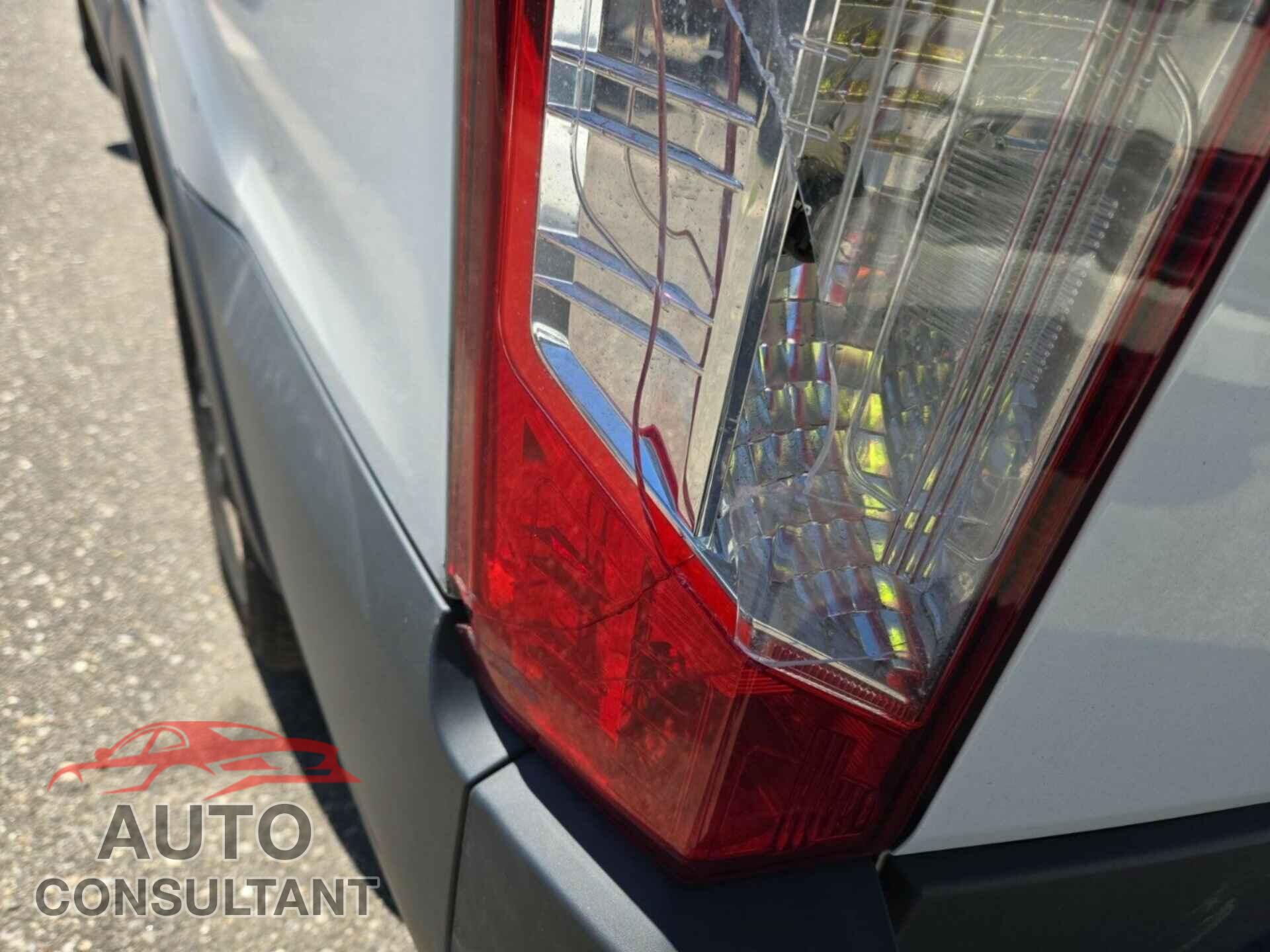 FORD TRANSIT-150 2018 - 1FTYE1YM4JKB51978