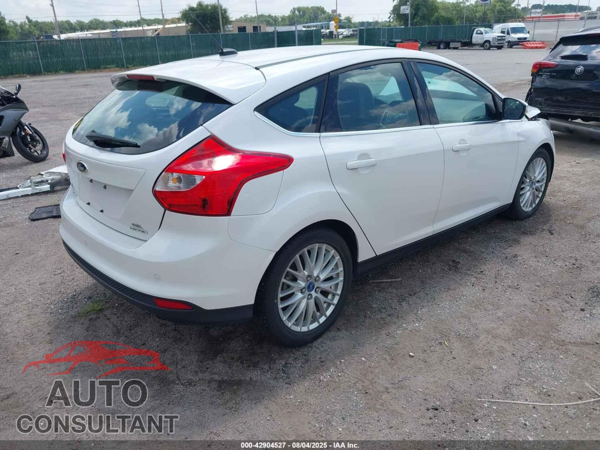 FORD FOCUS 2012 - 1FAHP3M22CL475458