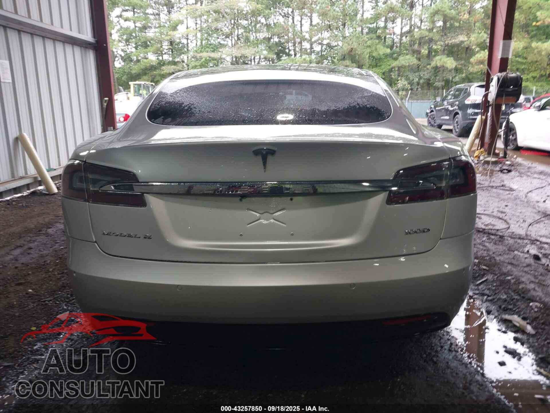 TESLA MODEL S 2017 - 5YJSA1E2XHF197827