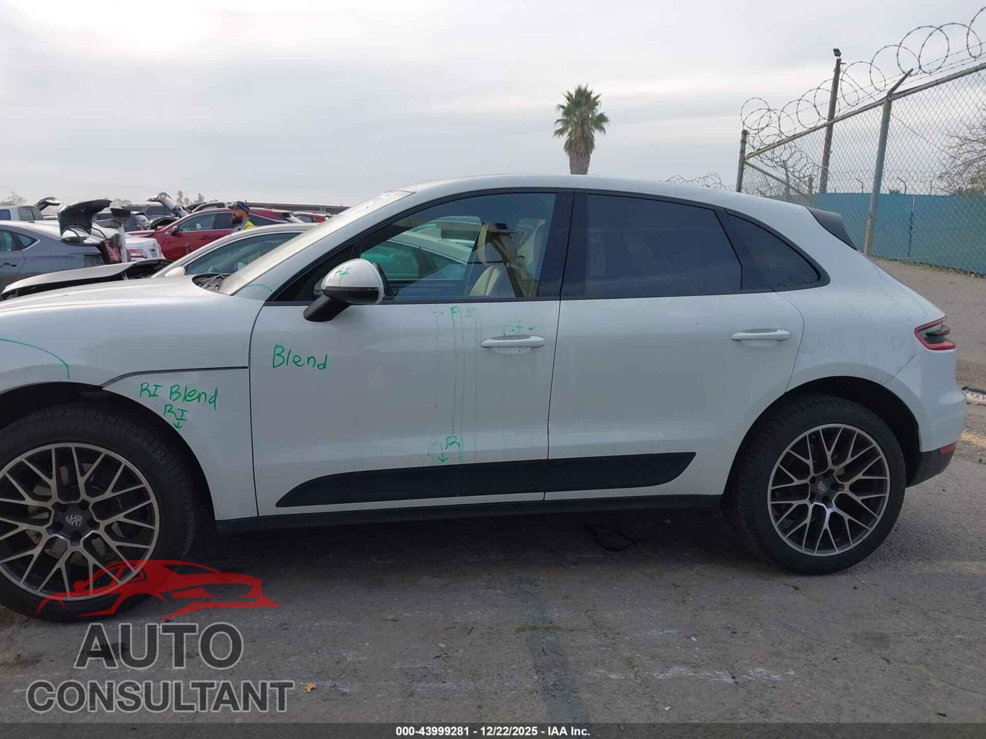 PORSCHE MACAN 2017 - WP1AA2A52HLB09303