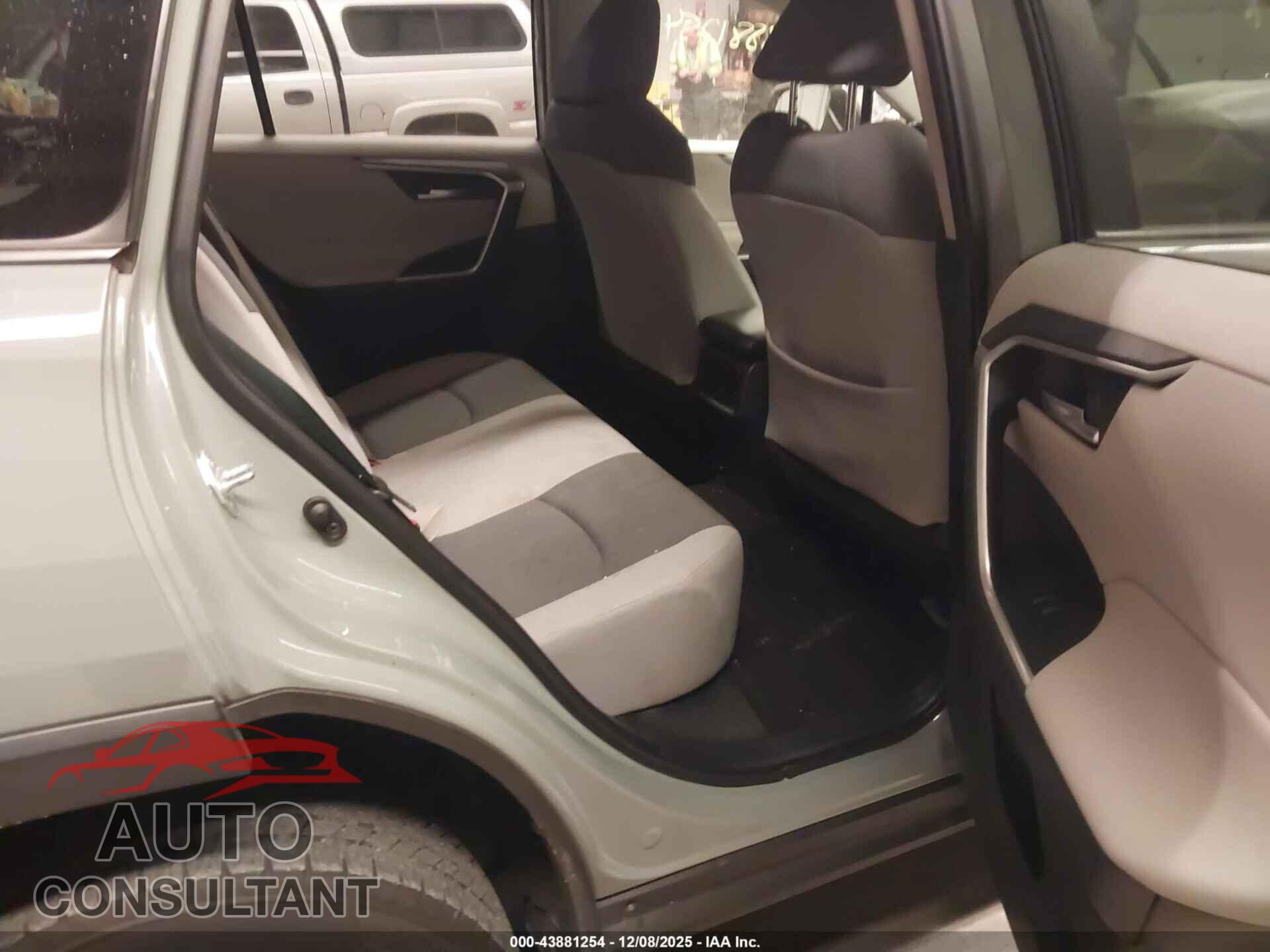TOYOTA RAV4 2019 - JTMP1RFV8KD501104