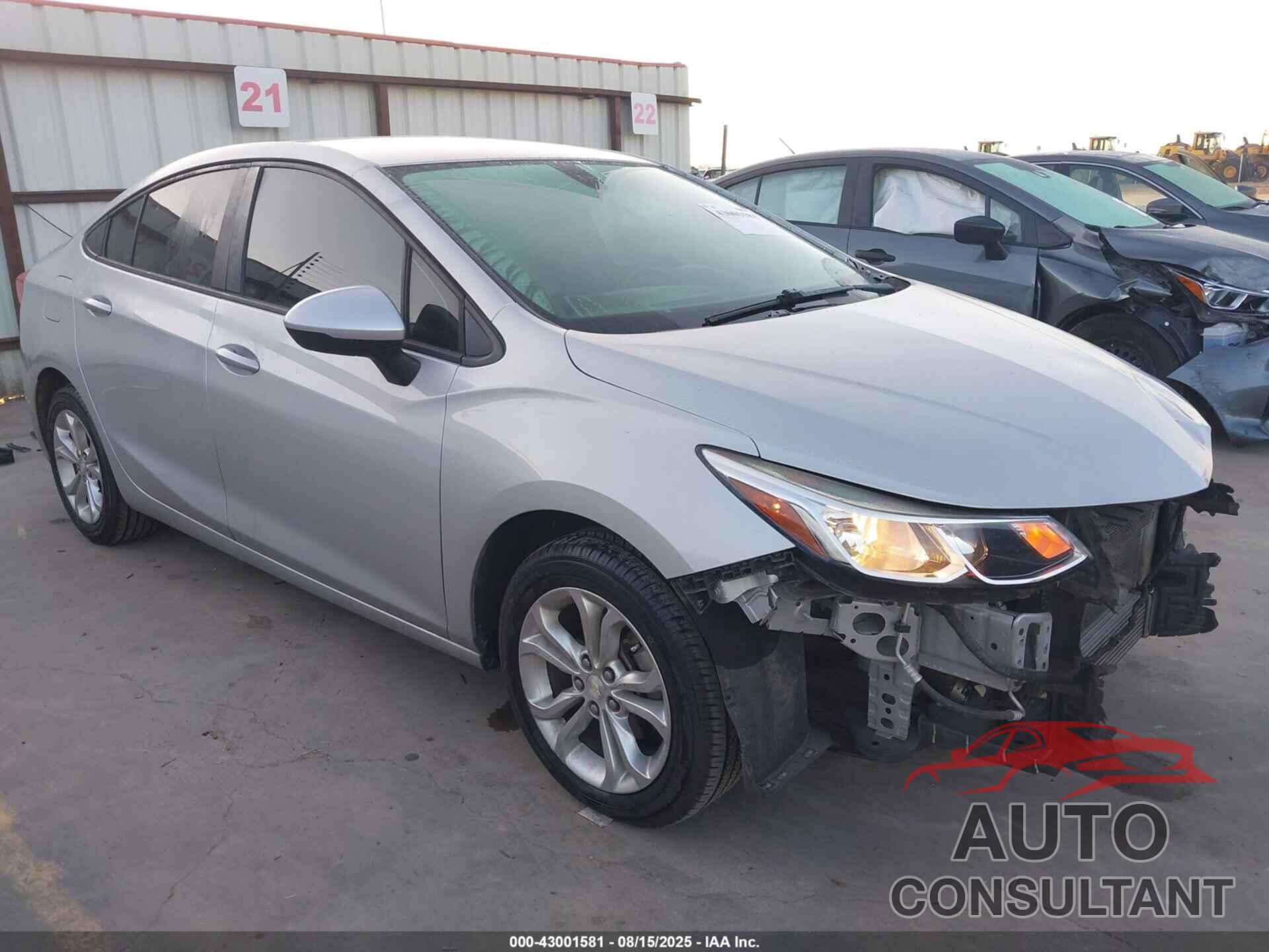 CHEVROLET CRUZE 2019 - 1G1BC5SM1K7149484