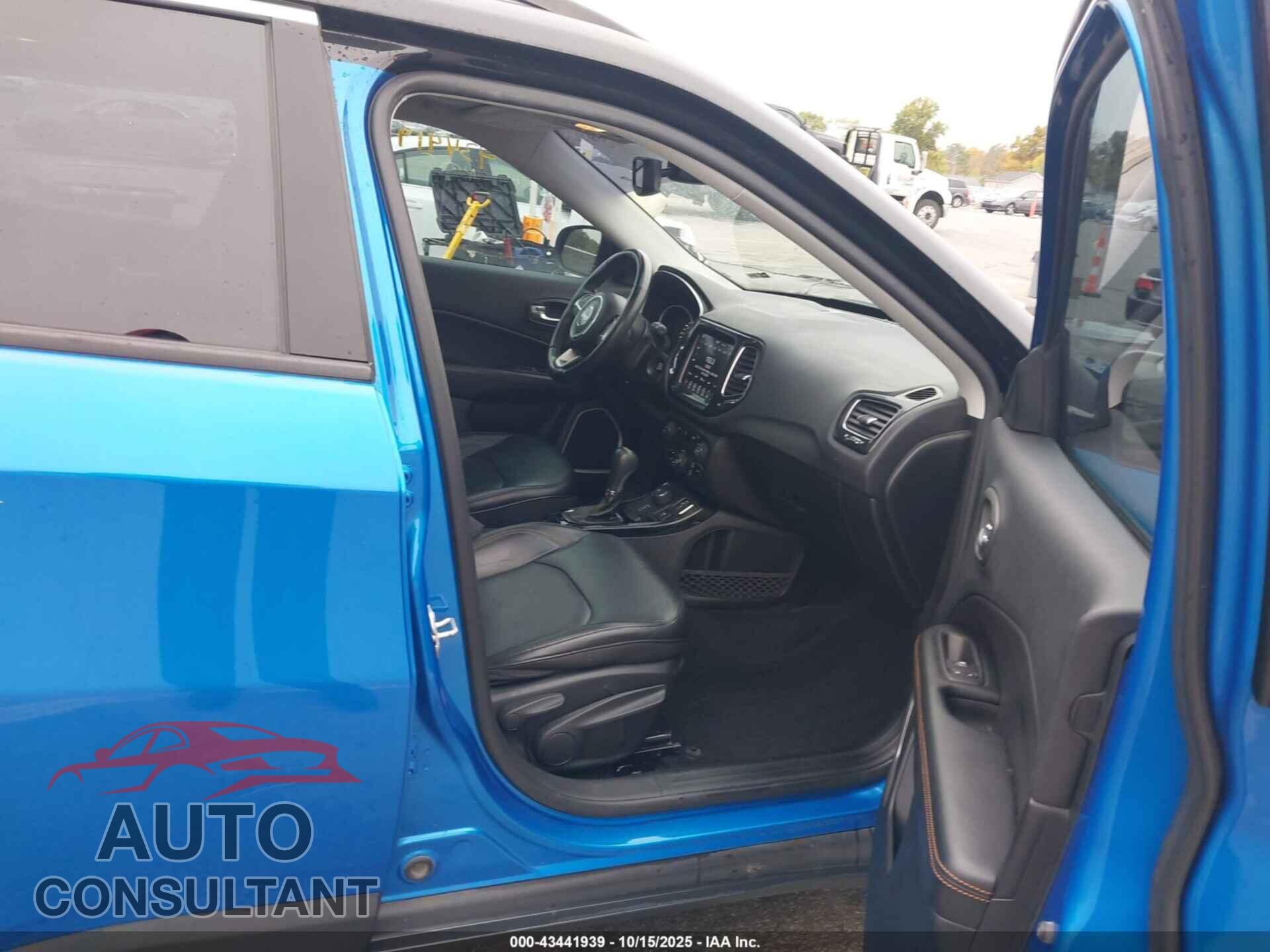 JEEP COMPASS 2020 - 3C4NJDCB0LT104325