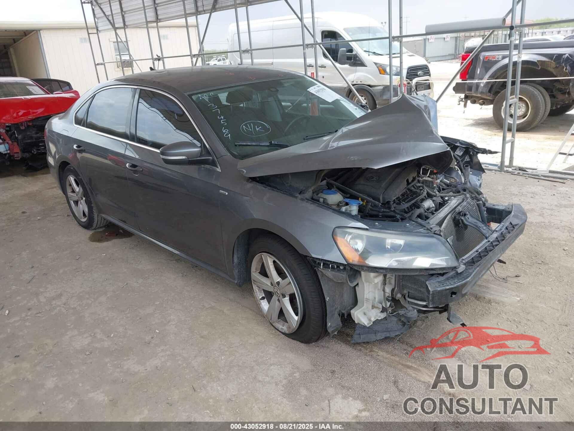 VOLKSWAGEN PASSAT 2014 - 1VWAT7A36EC028028