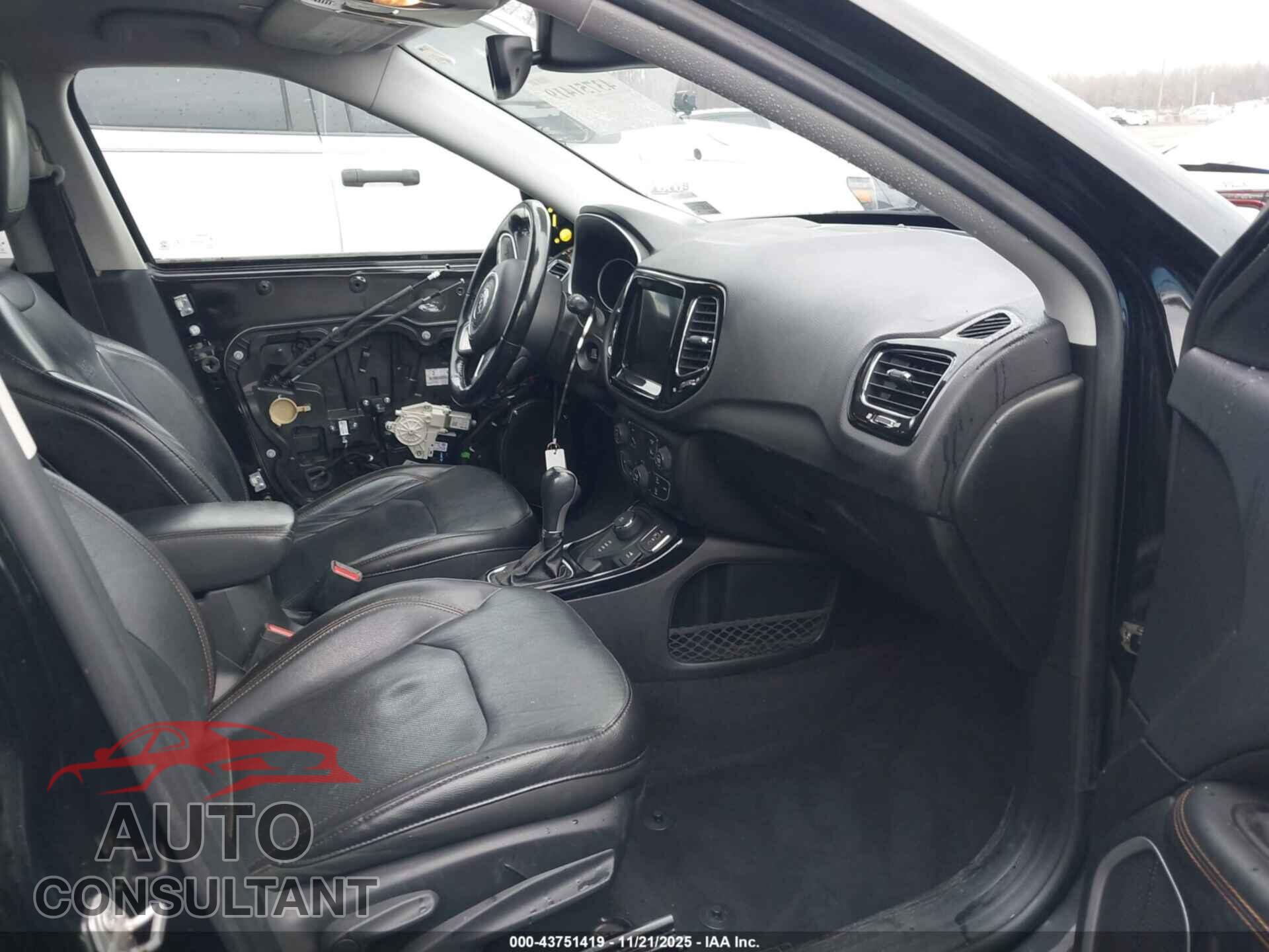 JEEP COMPASS 2018 - 3C4NJDCB7JT340659