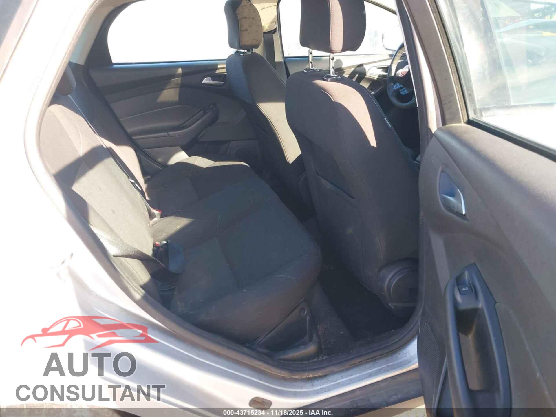 FORD FOCUS 2016 - 1FADP3F23GL352317