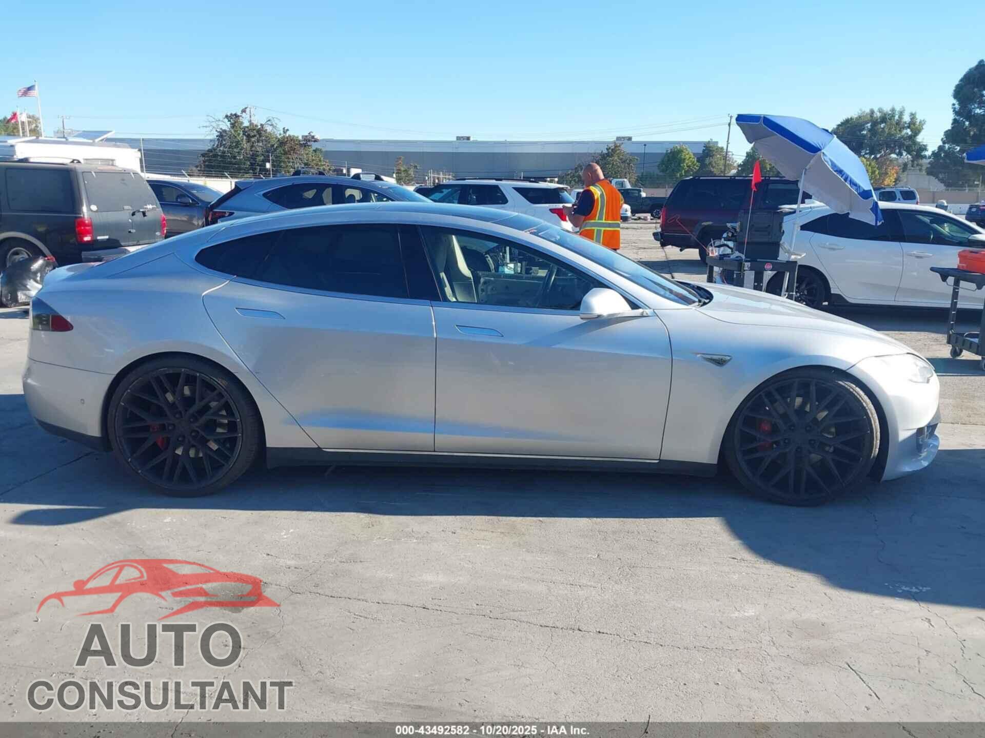 TESLA MODEL S 2014 - 5YJSA1H17EFP41117