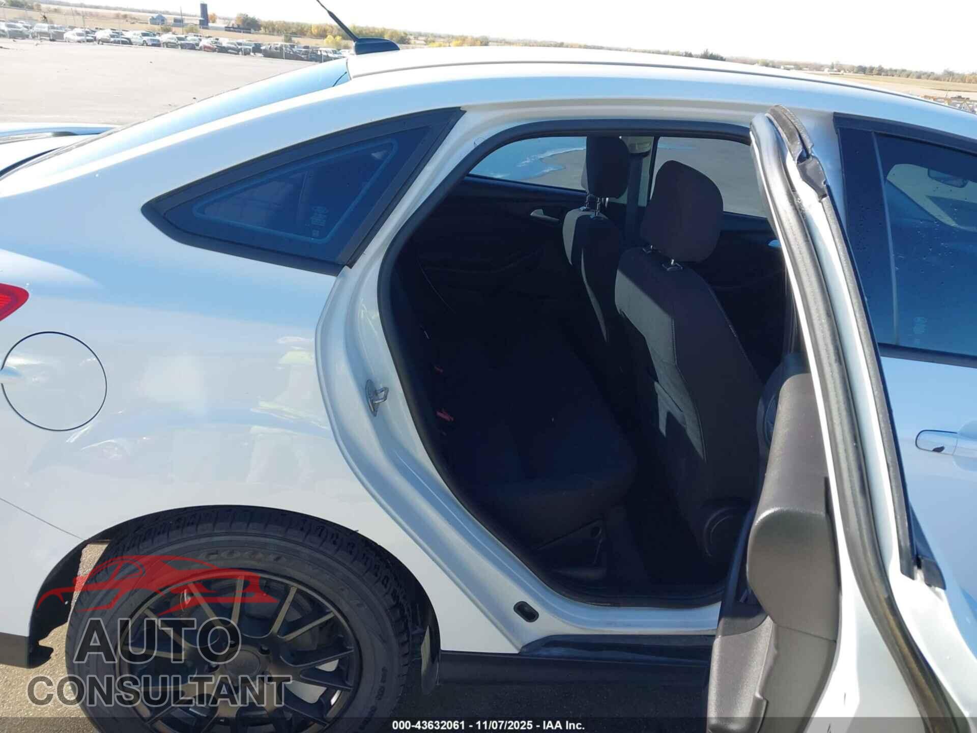 FORD FOCUS 2015 - 1FADP3F2XFL220587