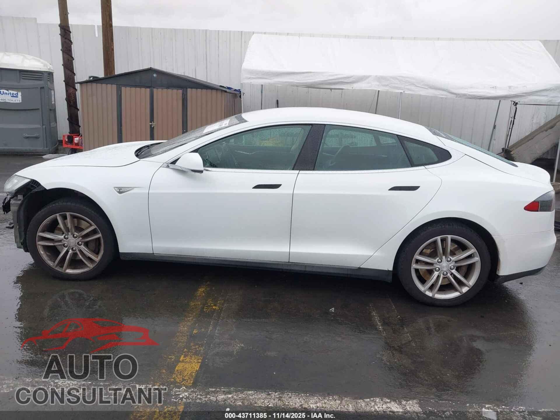 TESLA MODEL S 2013 - 5YJSA1CN2DFP12584