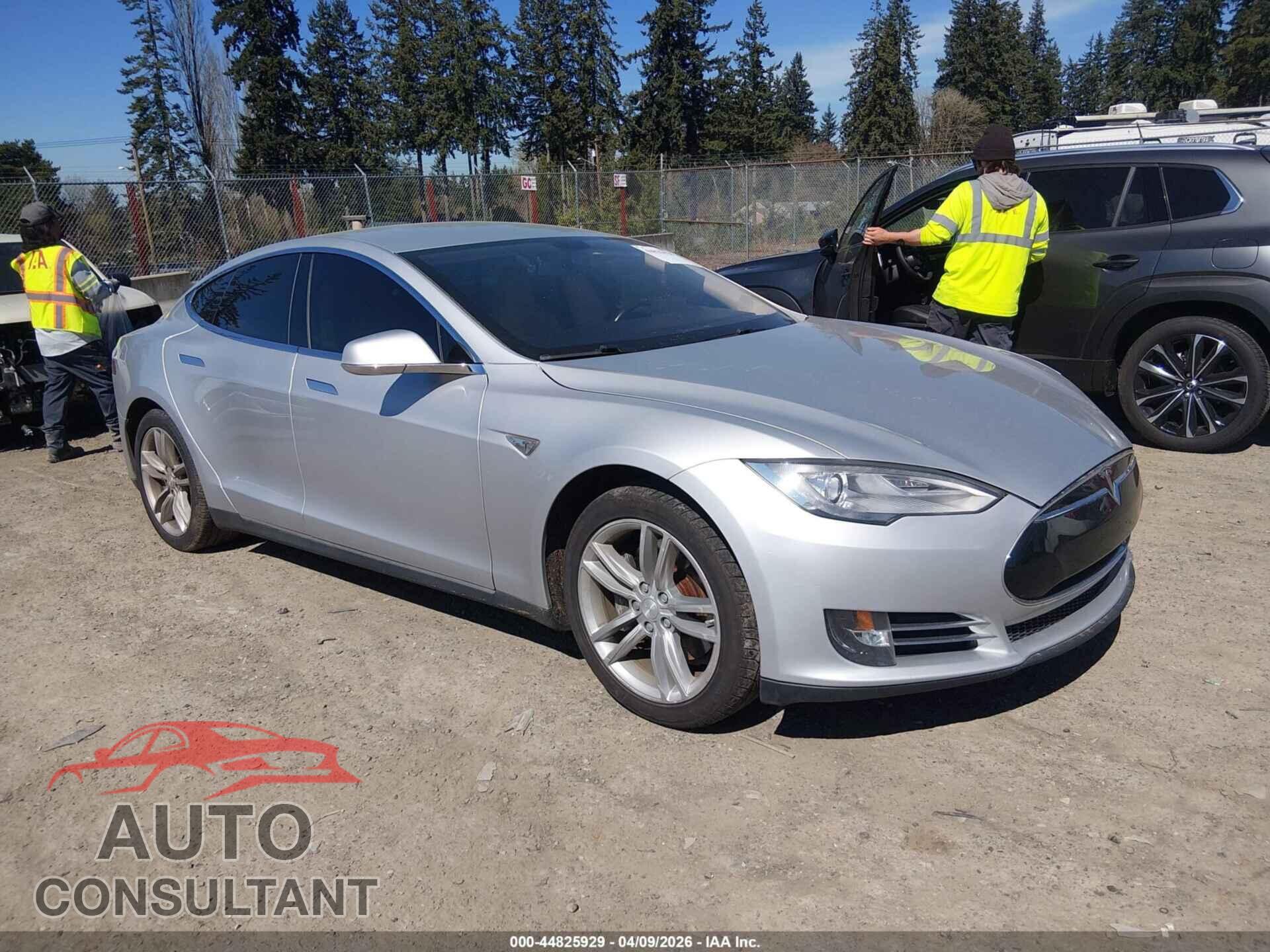 TESLA MODEL S 2013 - 5YJSA1AC2DFP10738
