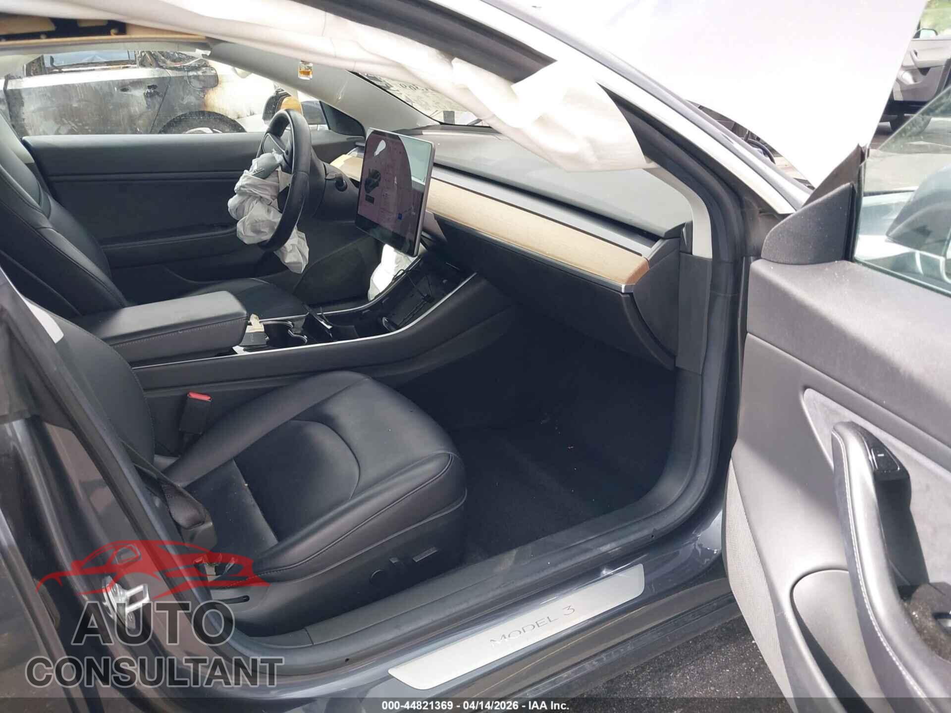 TESLA MODEL 3 2018 - 5YJ3E1EA9JF009501