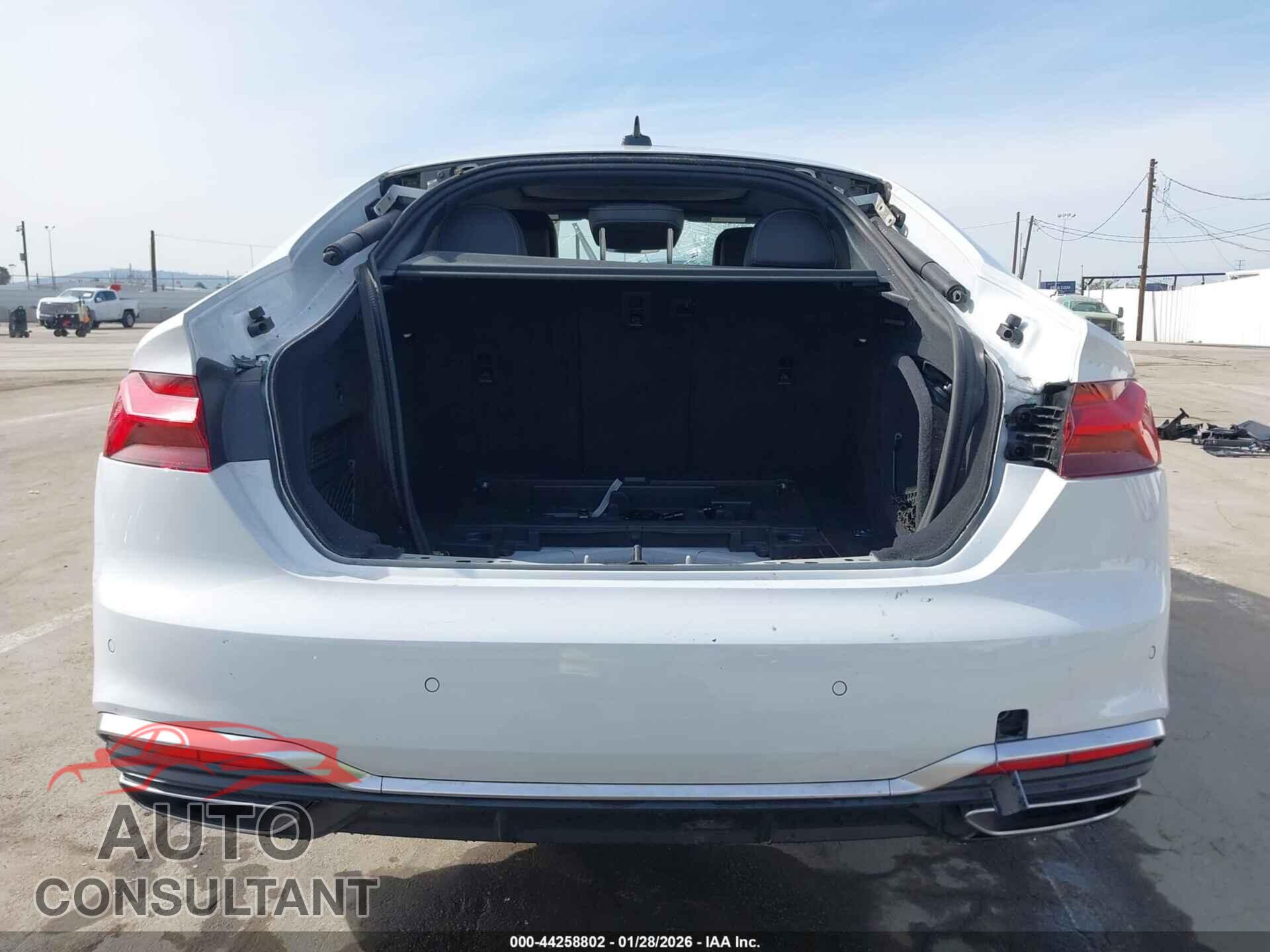 AUDI A5 SPORTBACK 2024 - WAUFACF53RA114347
