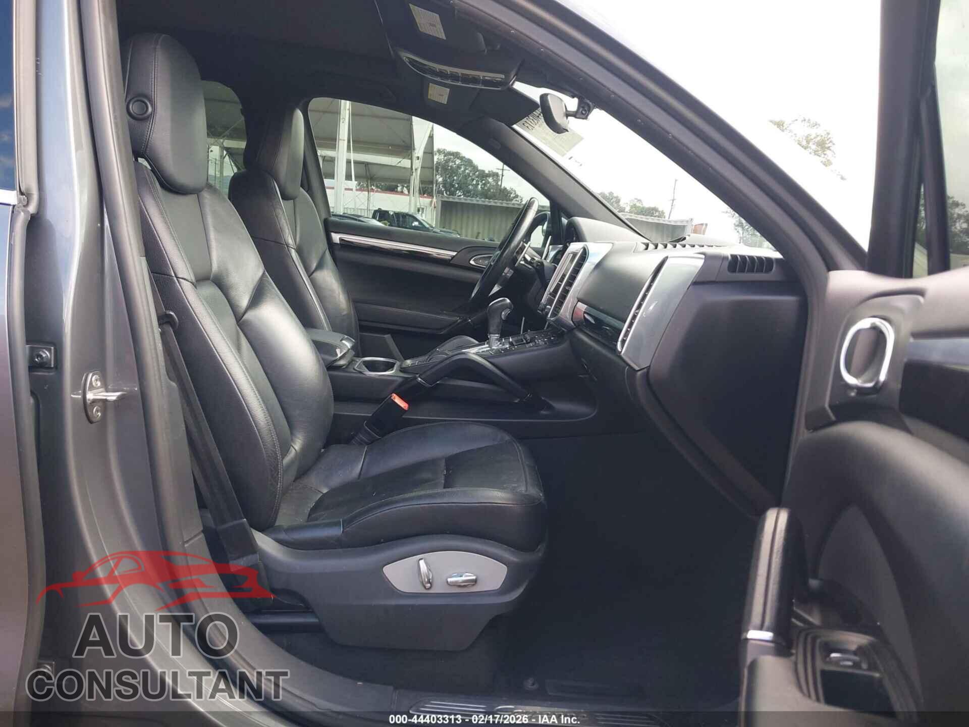 PORSCHE CAYENNE 2018 - WP1AA2A26JKA04569