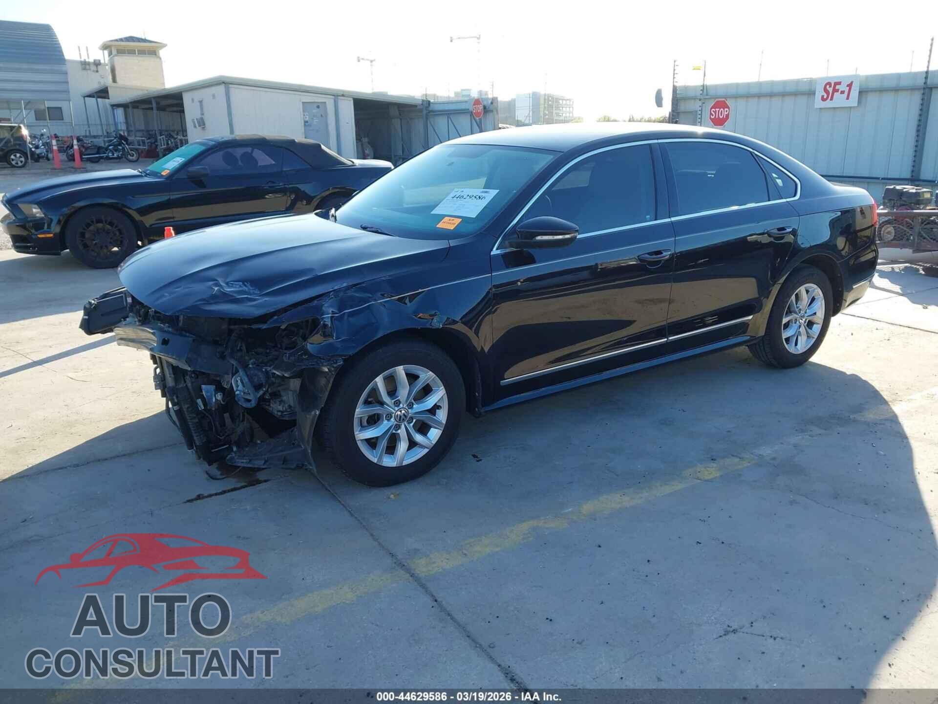 VOLKSWAGEN PASSAT 2017 - 1VWAT7A33HC083461