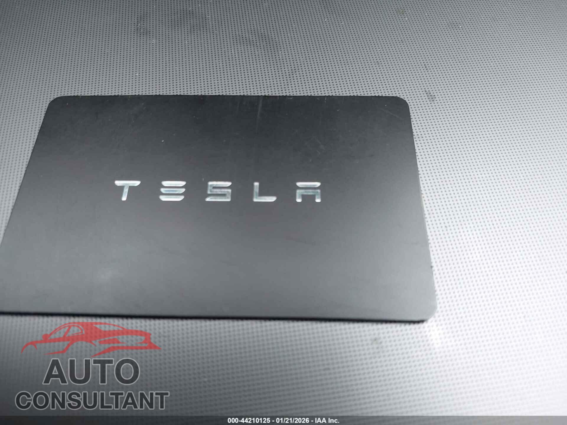 TESLA MODEL 3 2024 - 5YJ3E1EA0RF747862