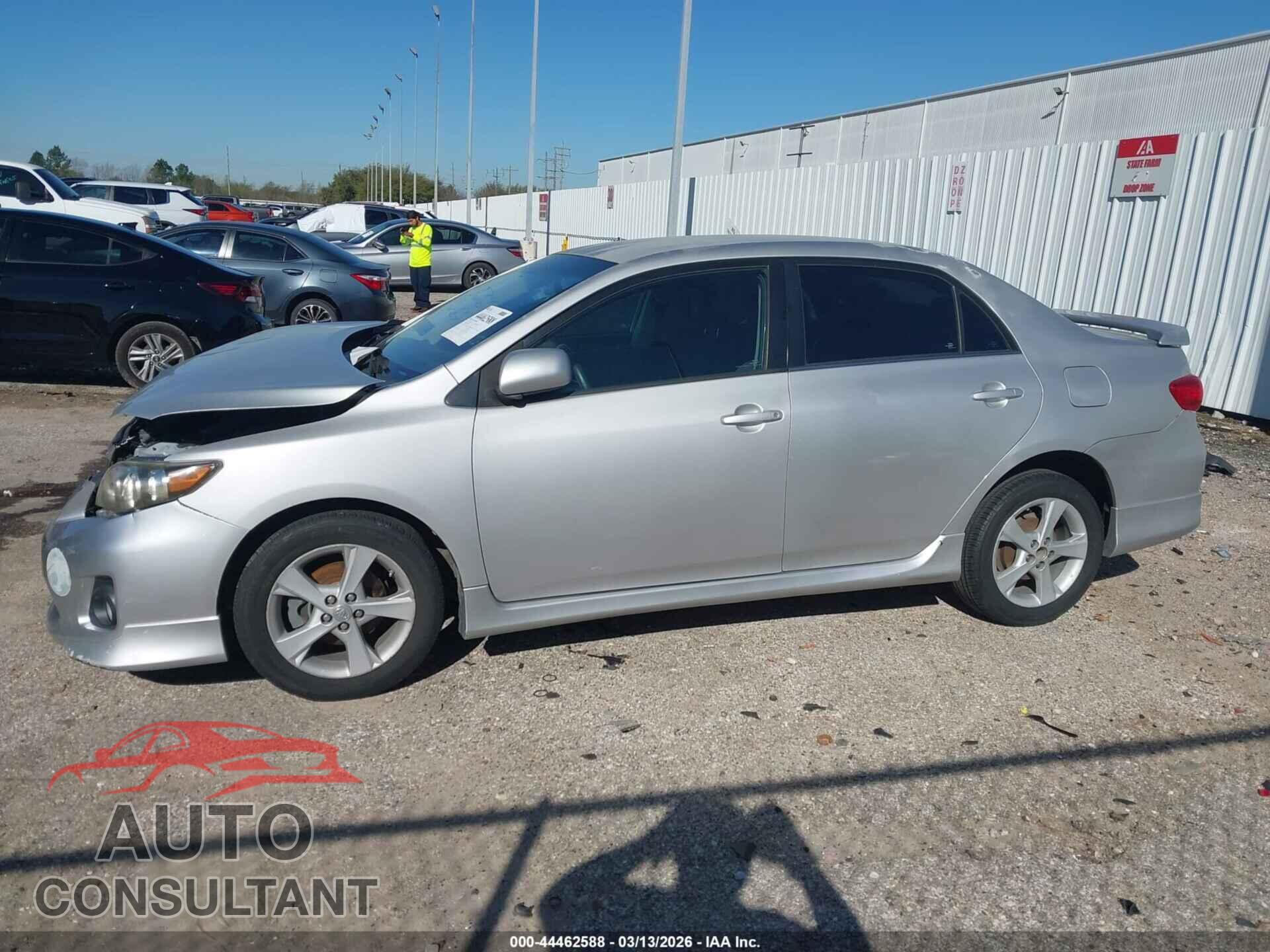 TOYOTA COROLLA 2011 - 2T1BU4EE9BC652875