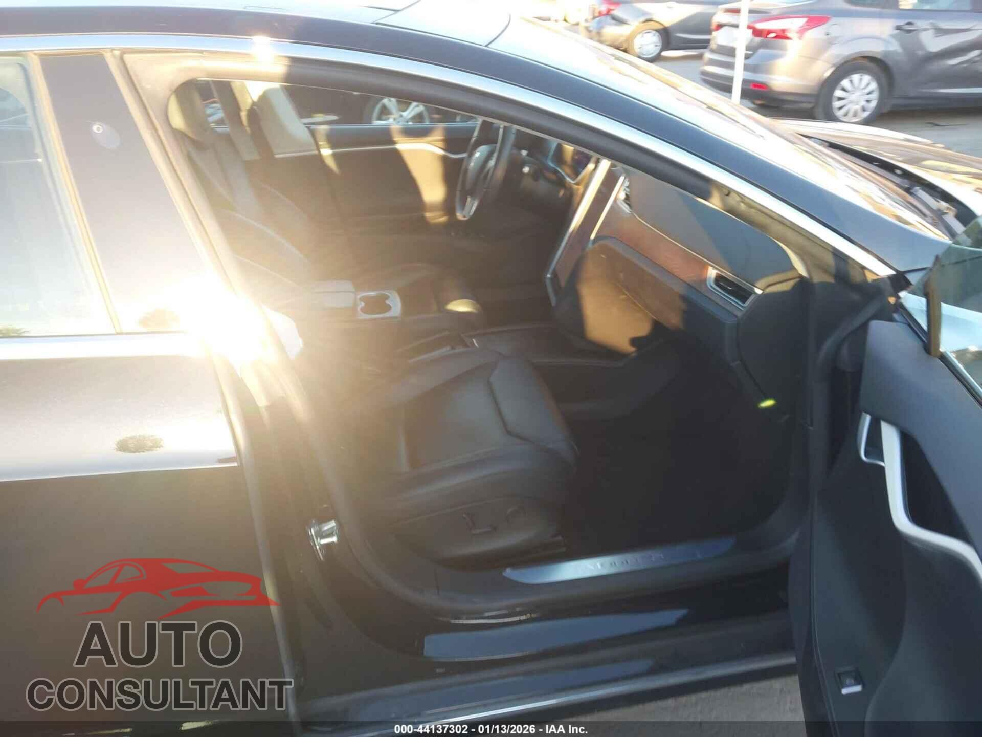 TESLA MODEL S 2018 - 5YJSA1E2XJF247860