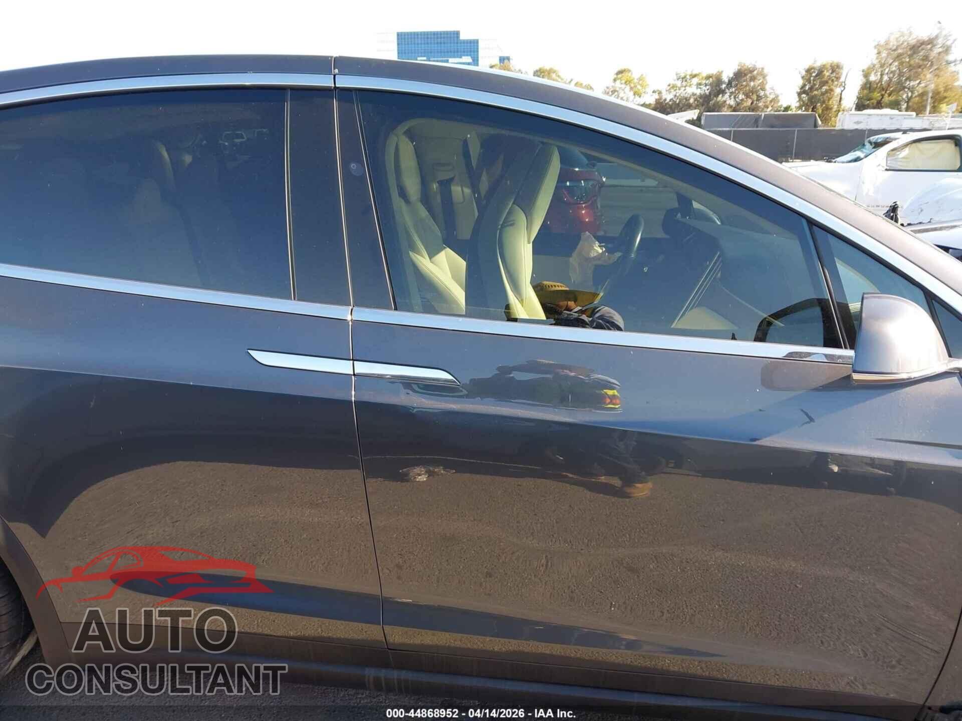 TESLA MODEL X 2018 - 5YJXCAE21JF087674