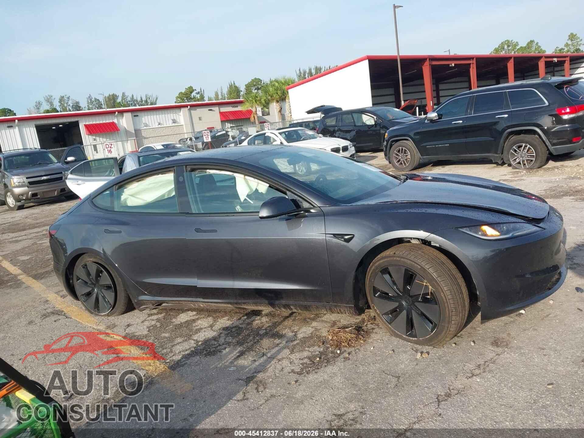 TESLA MODEL 3 2024 - 5YJ3E1EA4RF748609