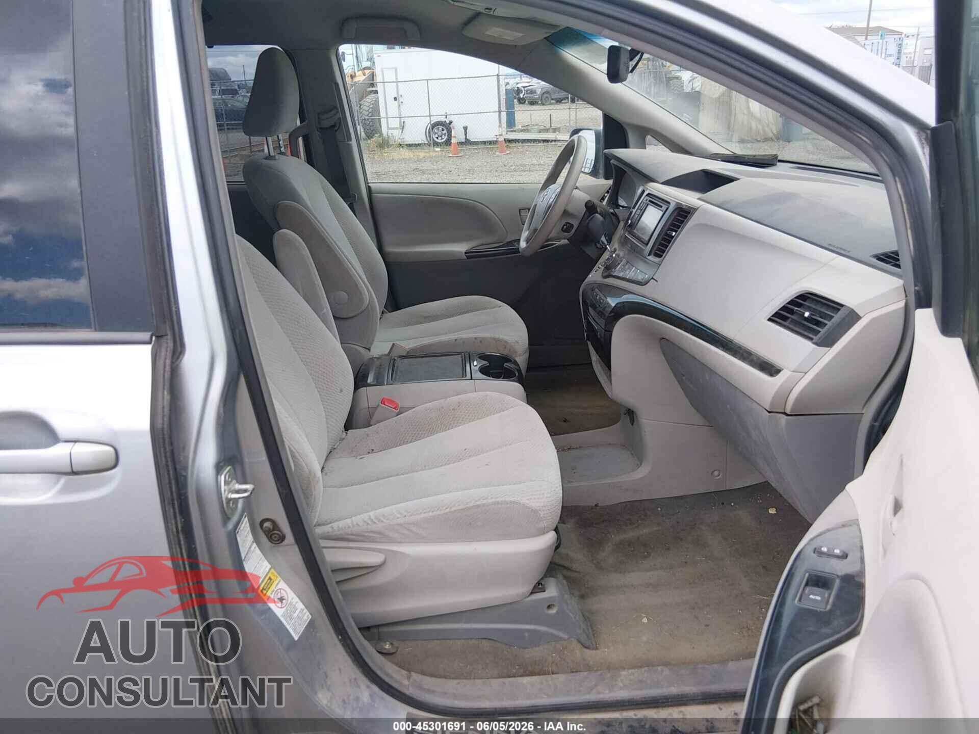 TOYOTA SIENNA 2013 - 5TDJK3DC8DS050524