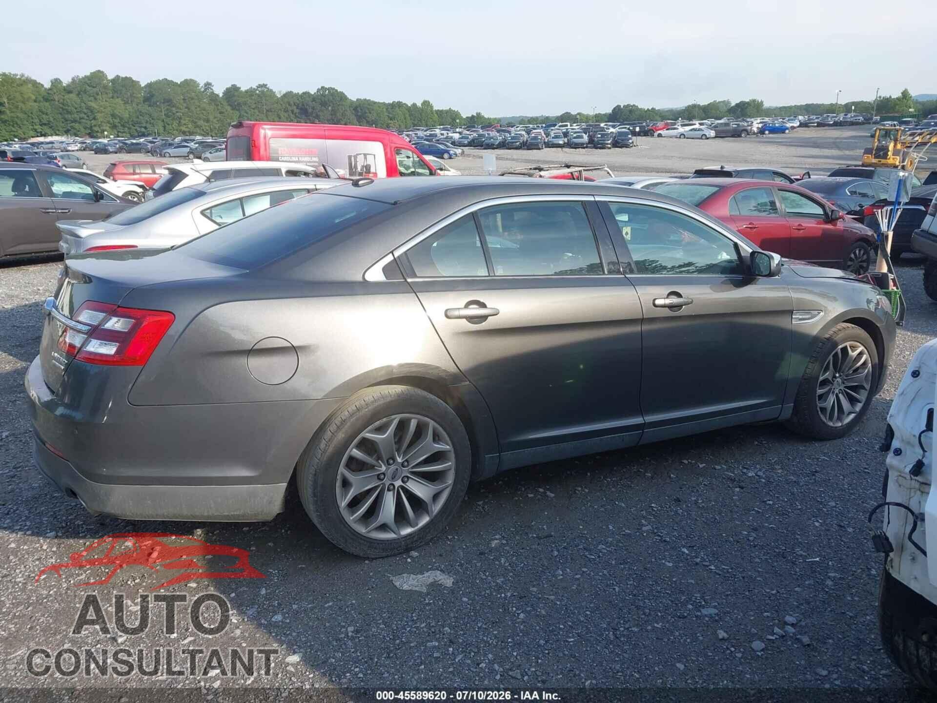 FORD TAURUS 2017 - 1FAHP2F82HG104036