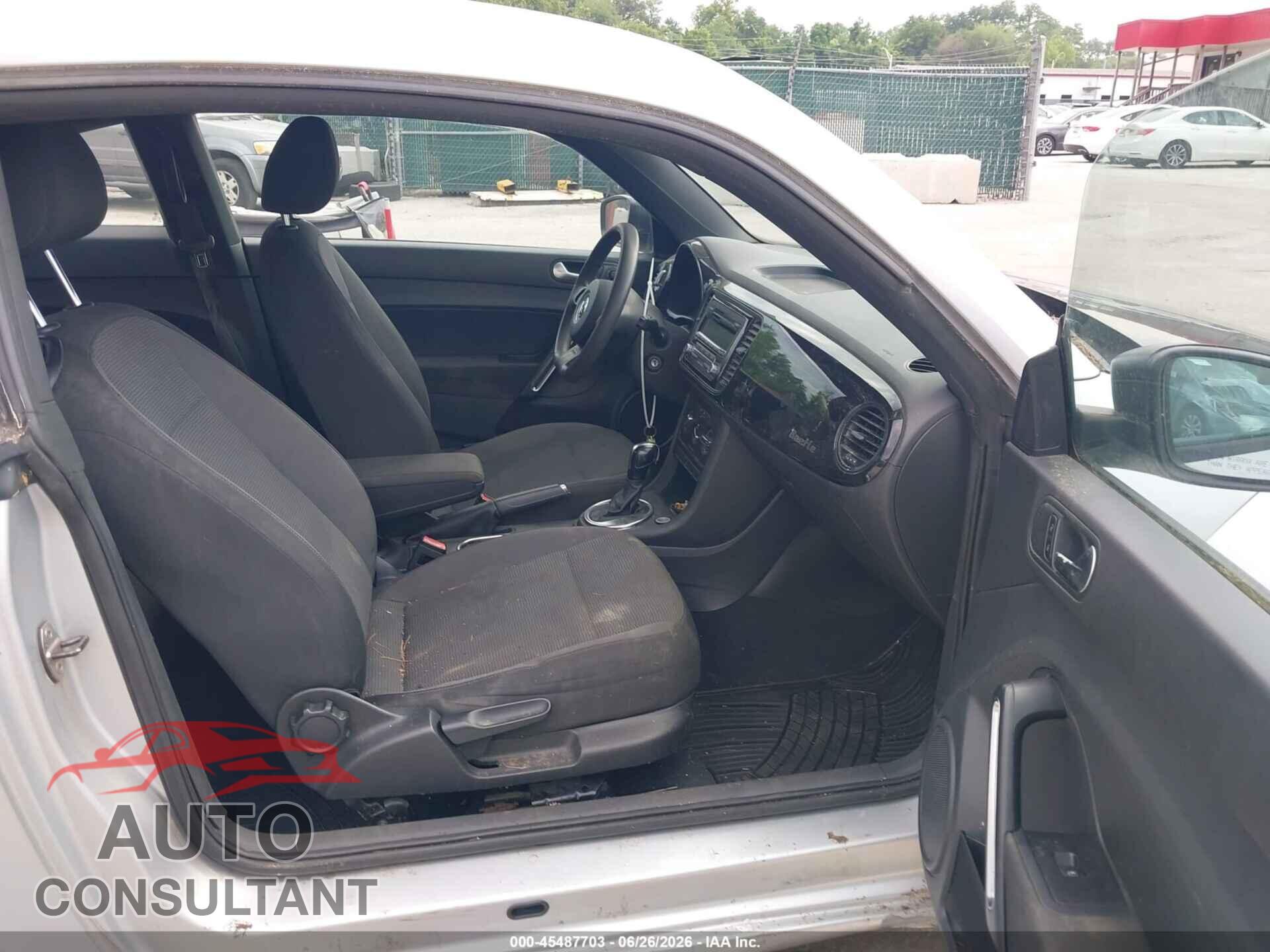 VOLKSWAGEN BEETLE 2014 - 3VWFP7AT1EM606206