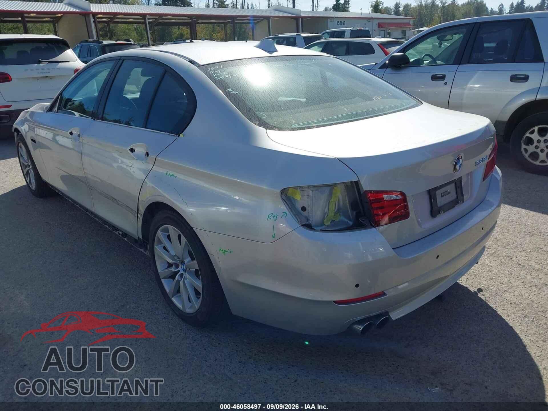 BMW 528I 2011 - WBAFR1C55BDV81565