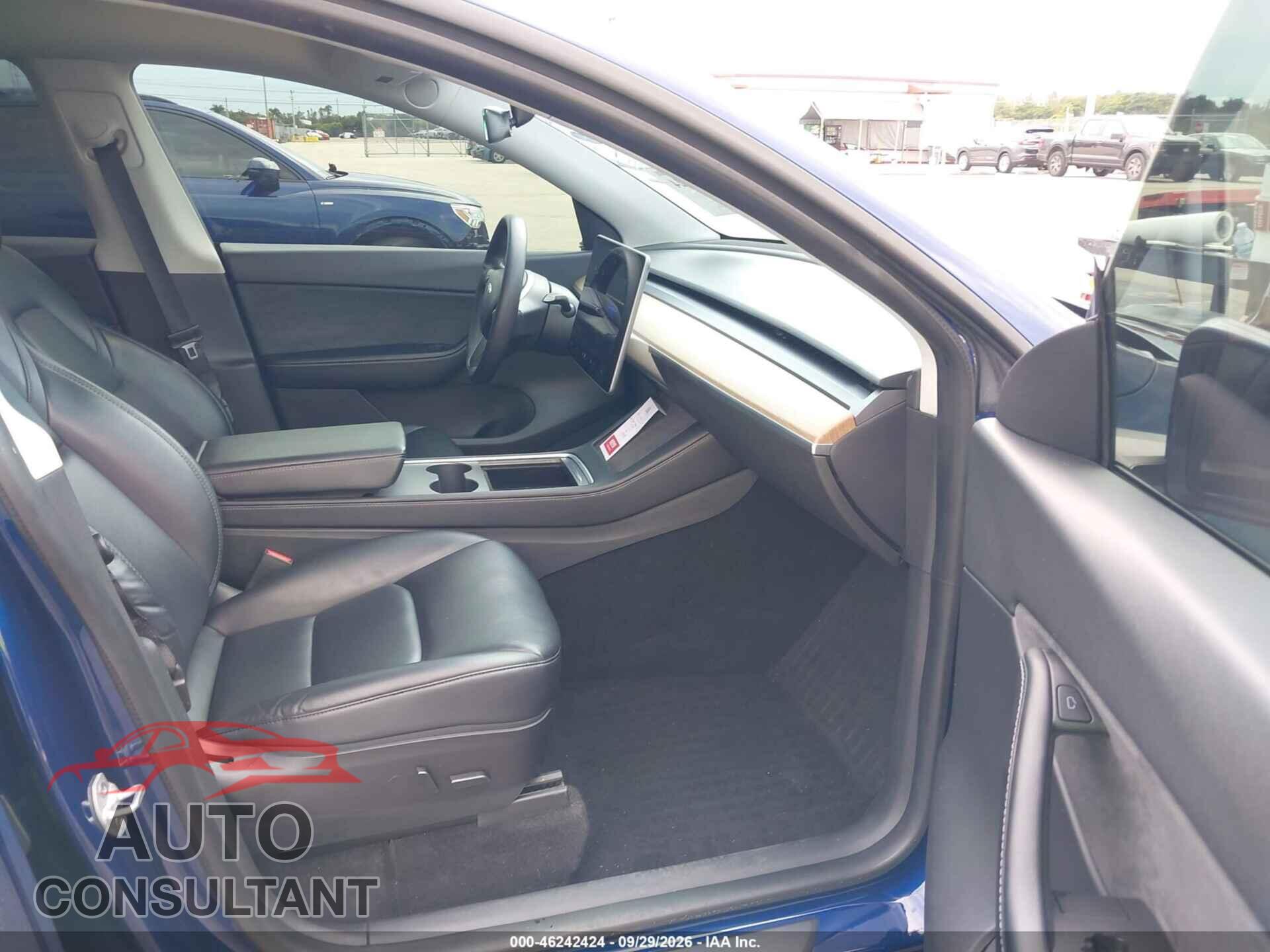 TESLA MODEL Y 2021 - 5YJYGDEEXMF266093