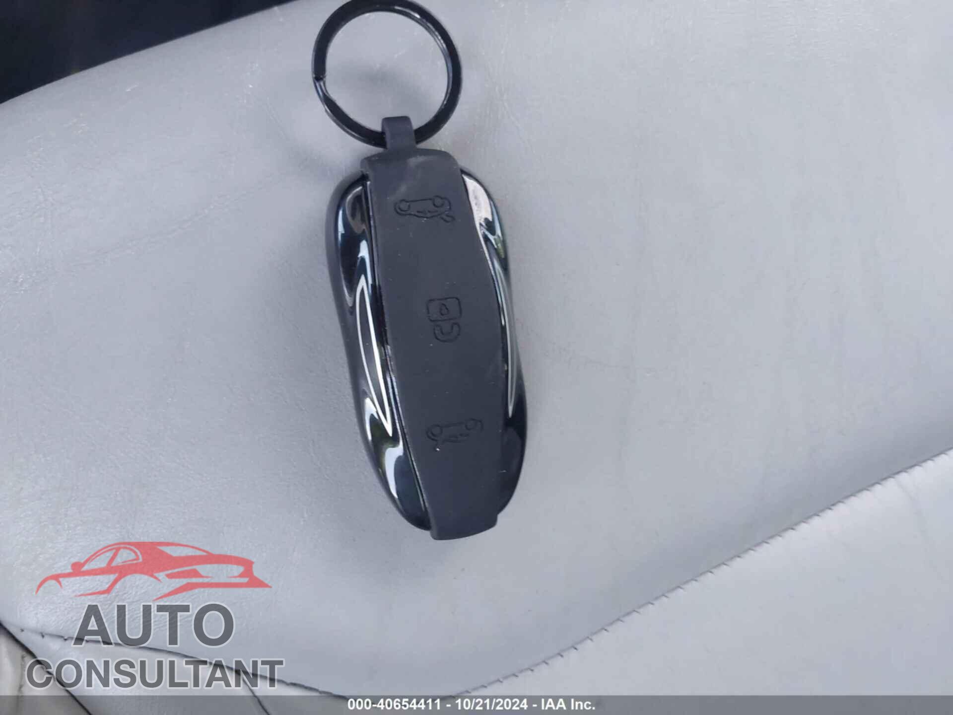 TESLA MODEL S 2015 - 5YJSA1E45FF117185