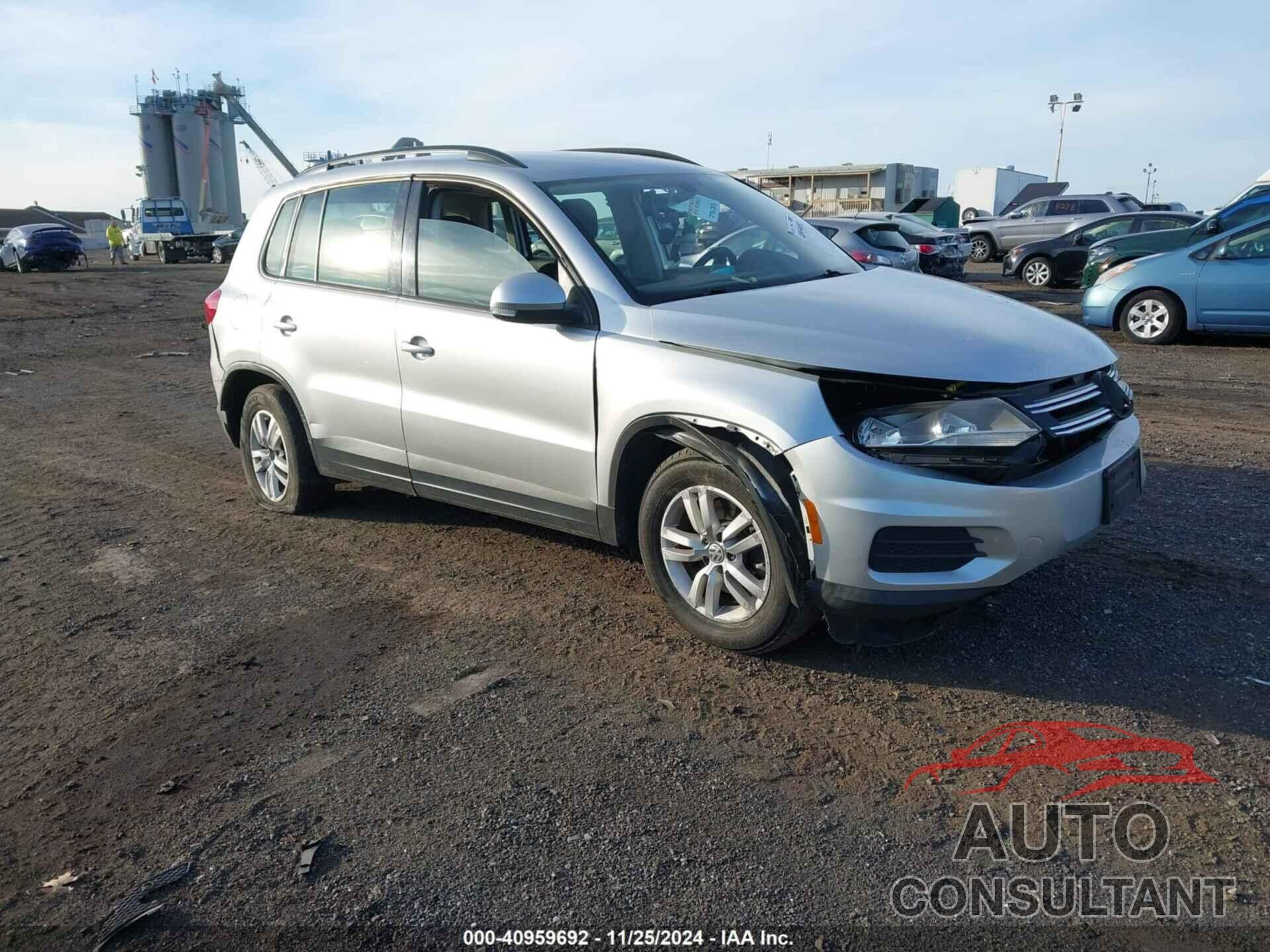 VOLKSWAGEN TIGUAN 2016 - WVGBV7AX4GW523247