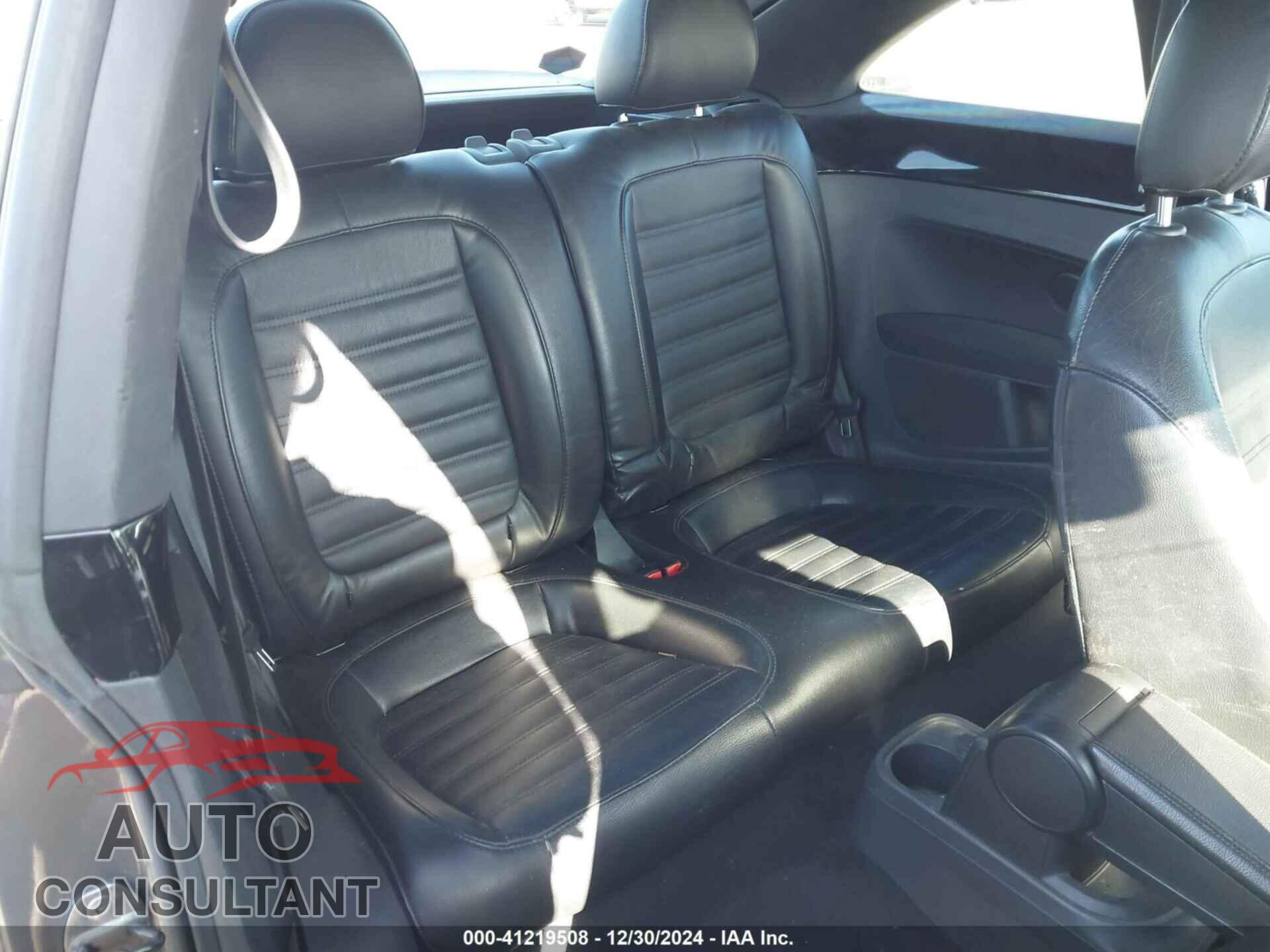 VOLKSWAGEN BEETLE 2013 - 3VWVA7AT2DM625889